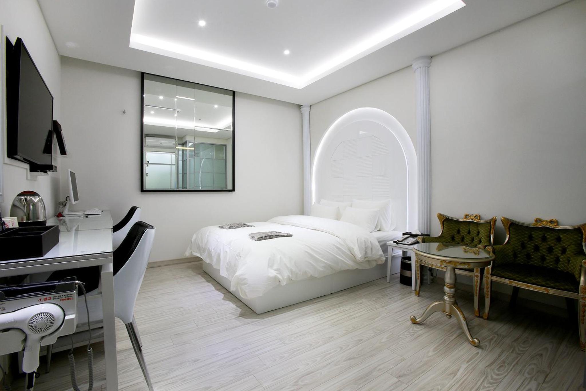Double Room - Photo 2