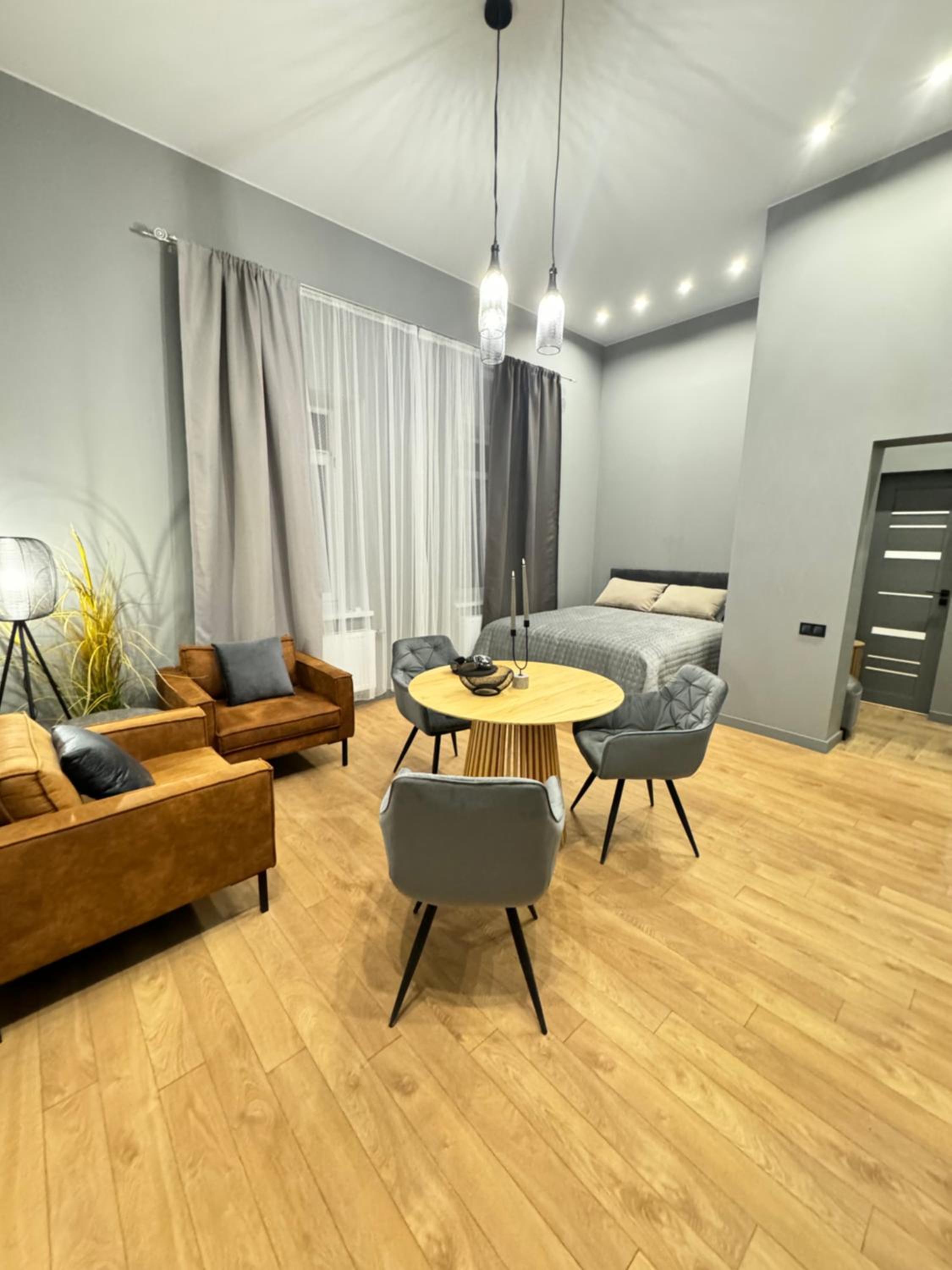 One-Bedroom Apartment photo 1
