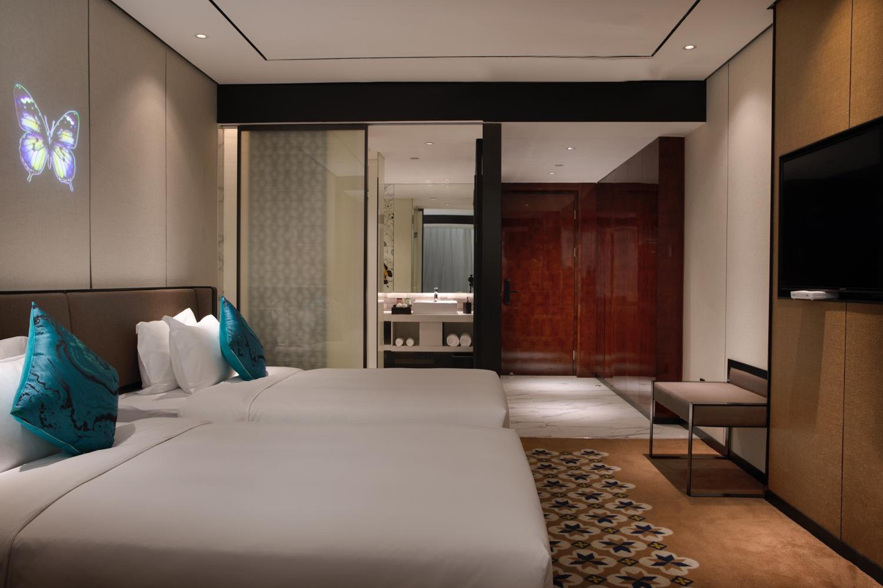 Premium Queen Room photo 3