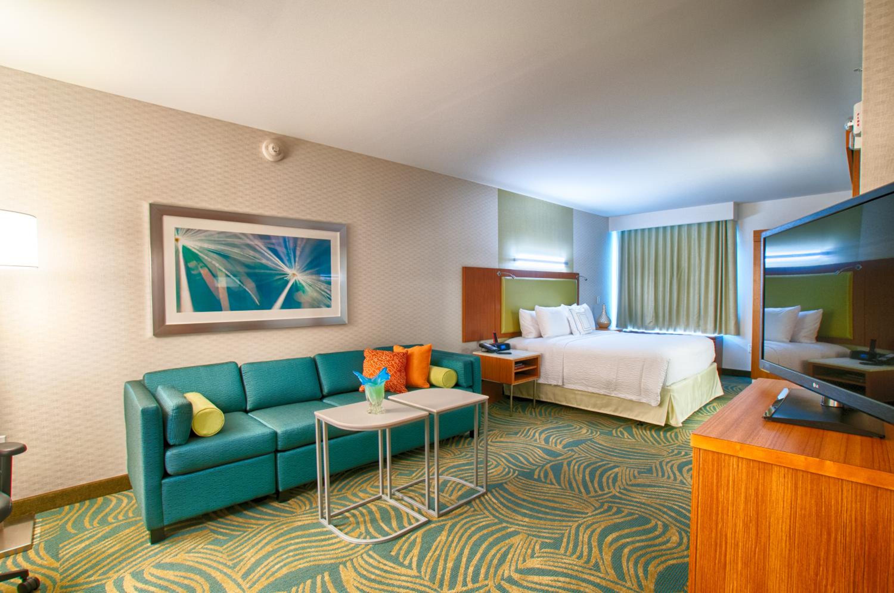 Queen Suite with Sofa Bed - Hearing Accessible