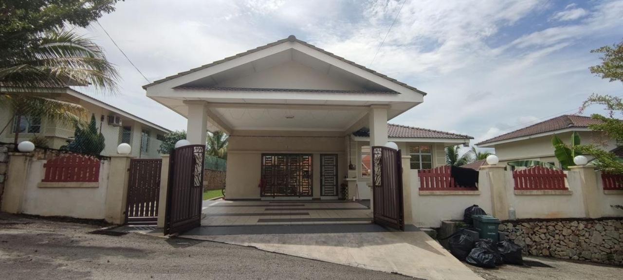 Four-Bedroom House photo 1