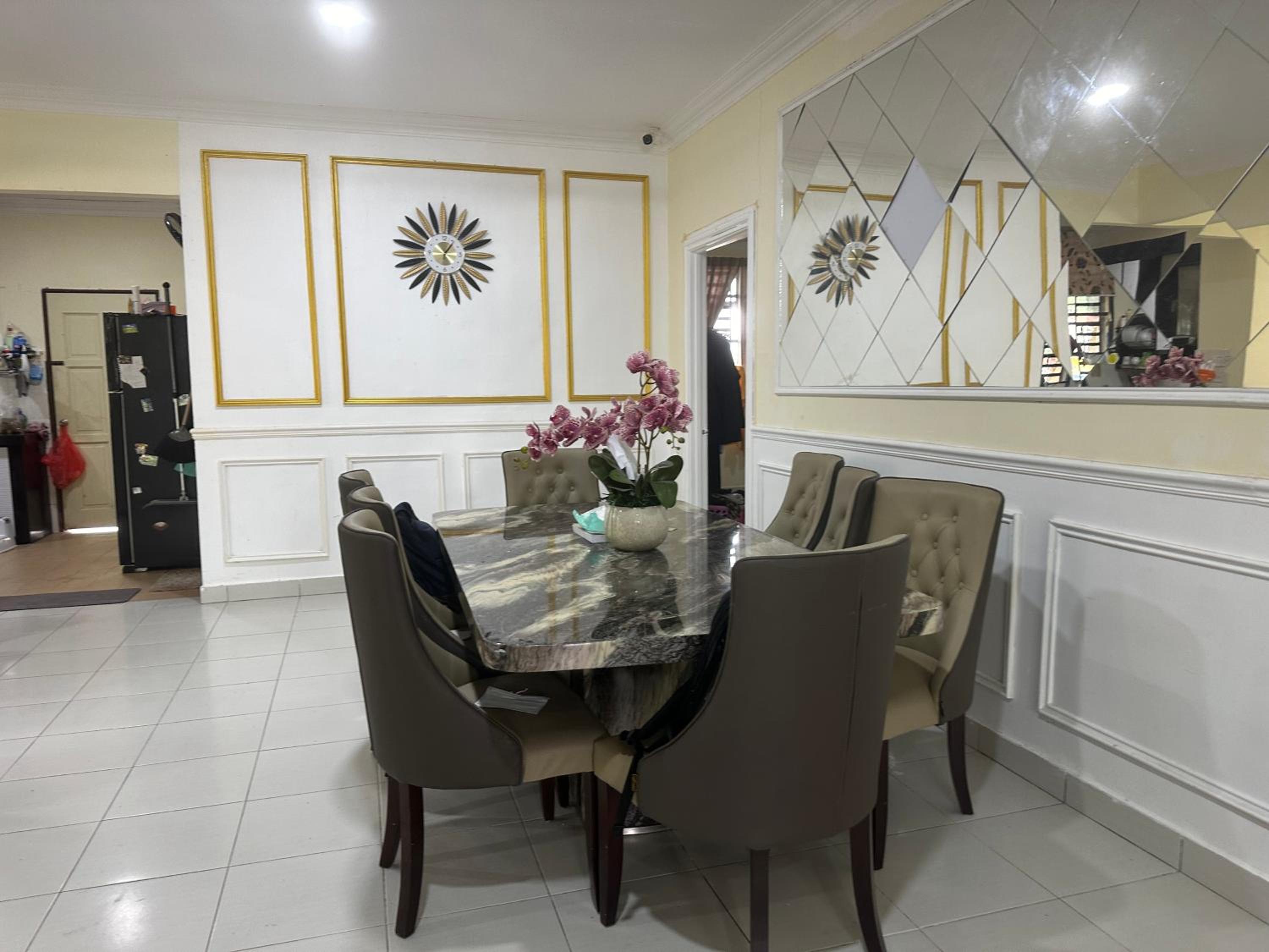 Four-Bedroom House photo 3