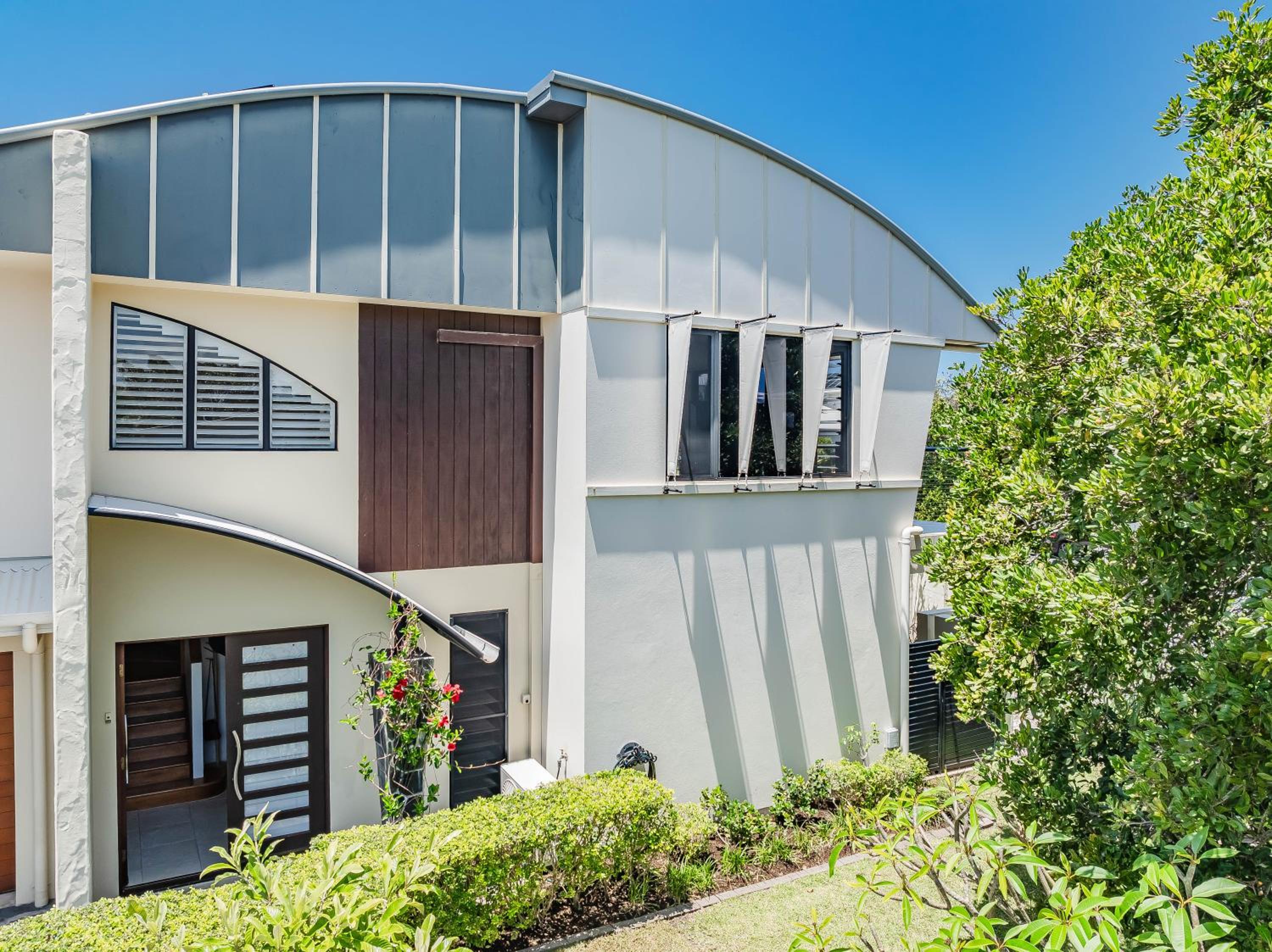 Three-Bedroom Villa photo 2