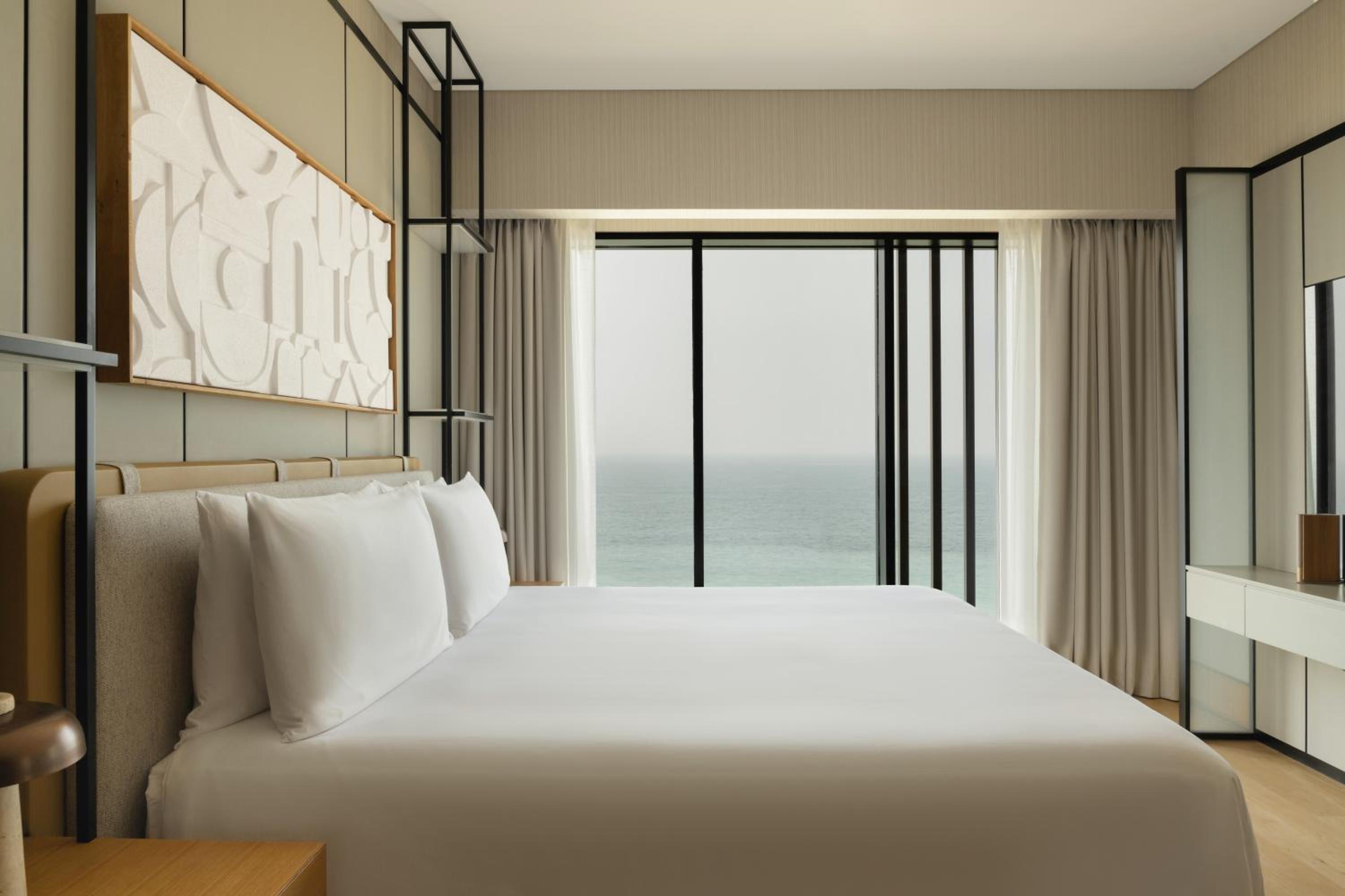 Breaking Waves Suite with Terrace photo 3