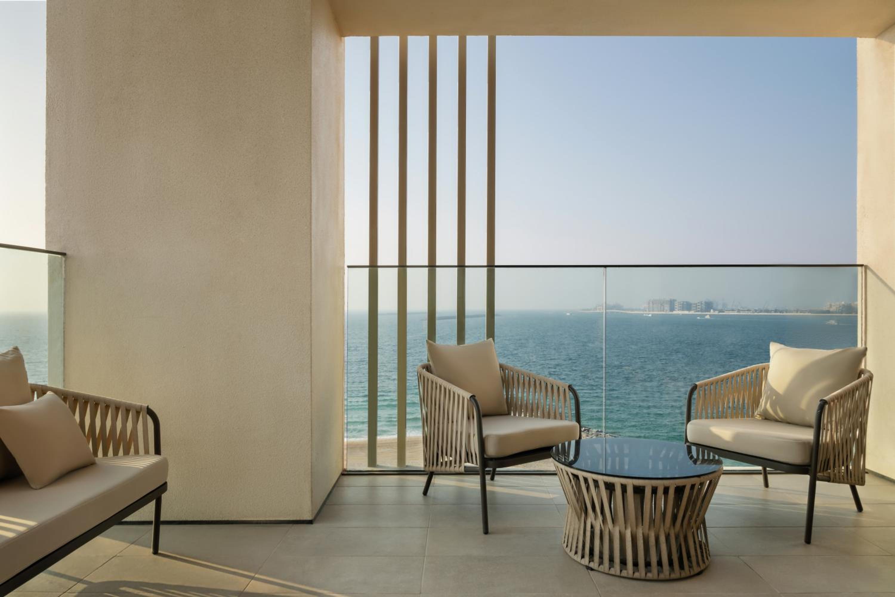 Midnight Dawn Suite with Sea View, Welcome amenity, Daily pre-dinner drinks , In-suite cocktail setup  photo 2