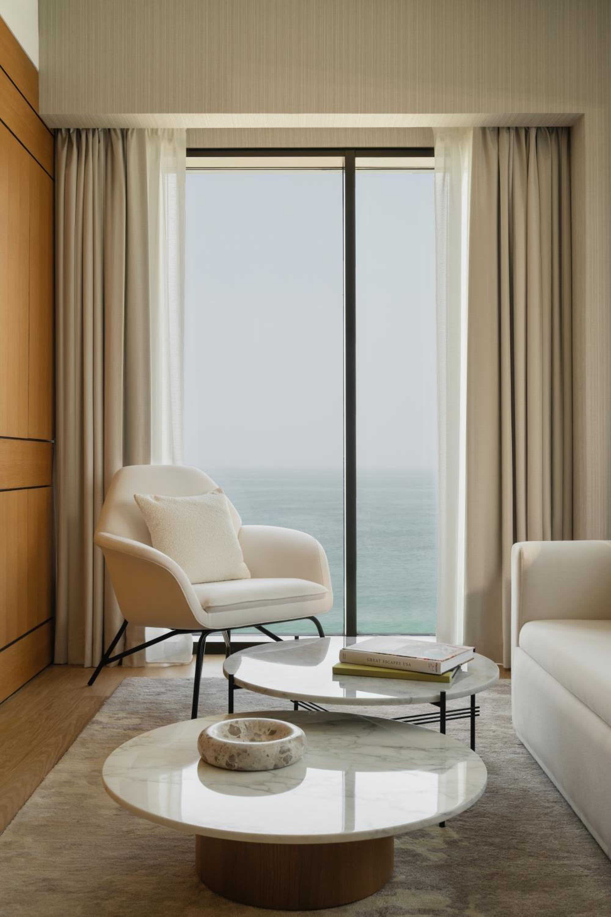 Breaking Waves Suite with Terrace