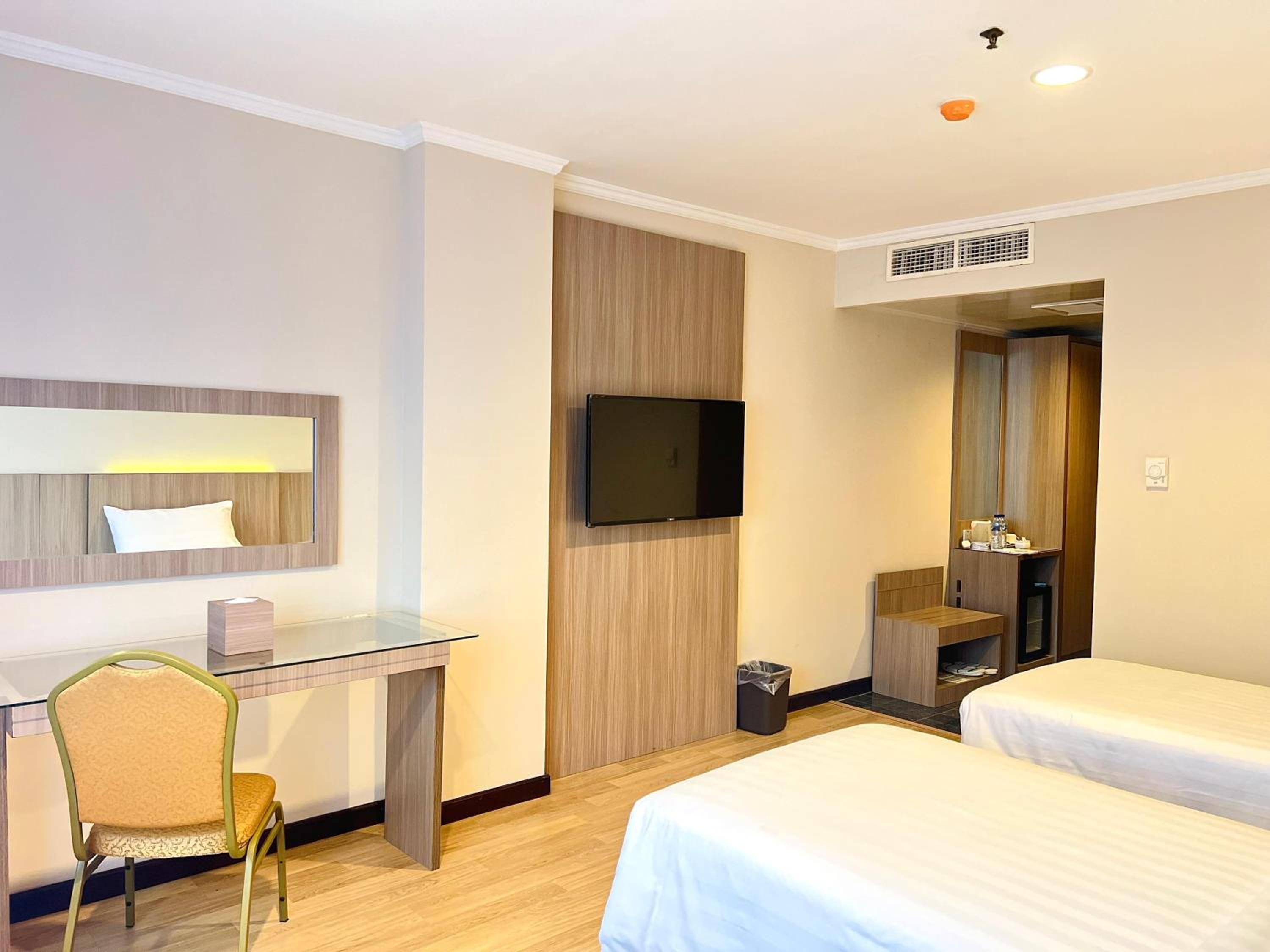 Deluxe Twin Room - Photo 2