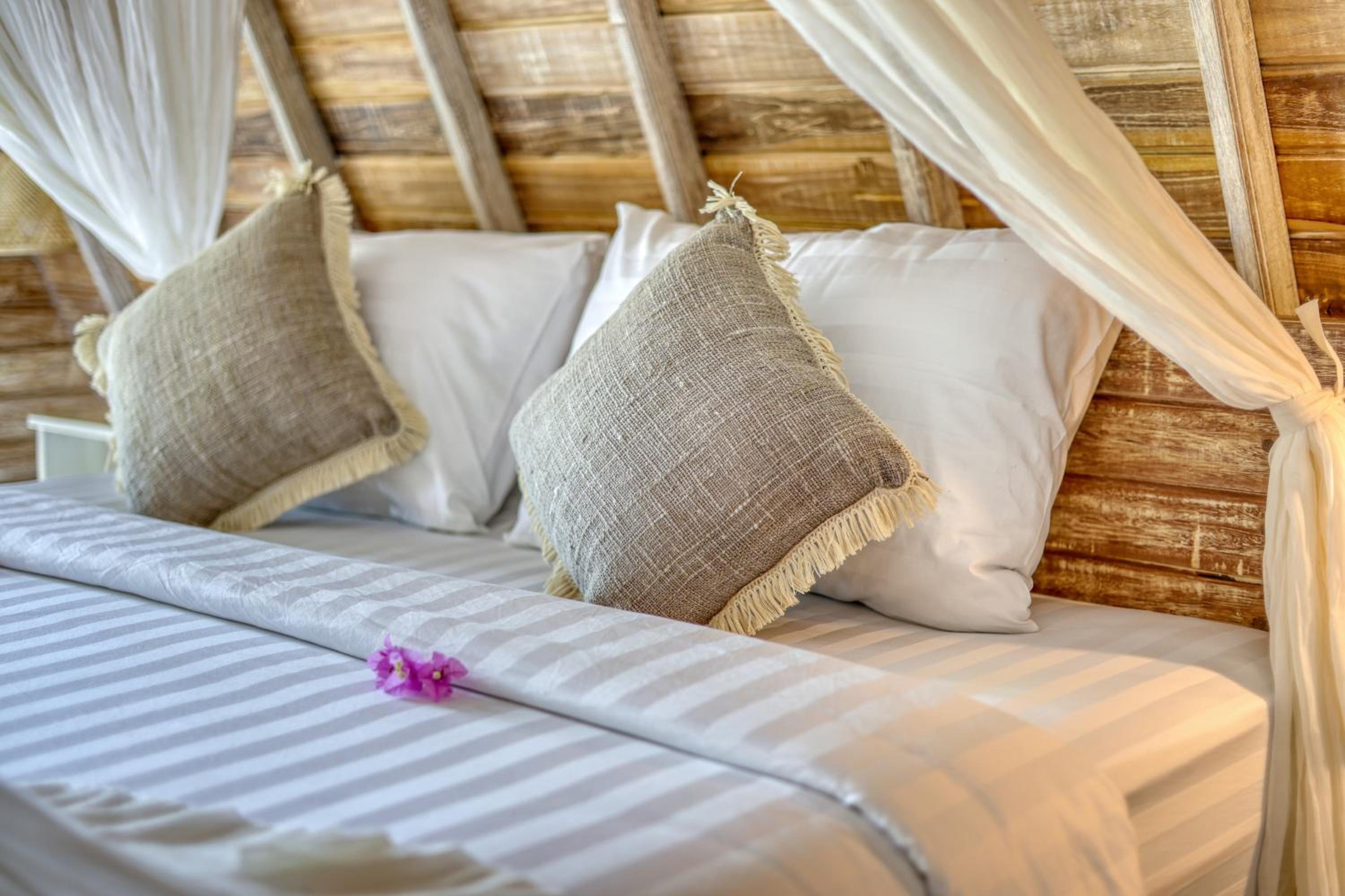 Deluxe Bungalow with Sea View - Photo 33