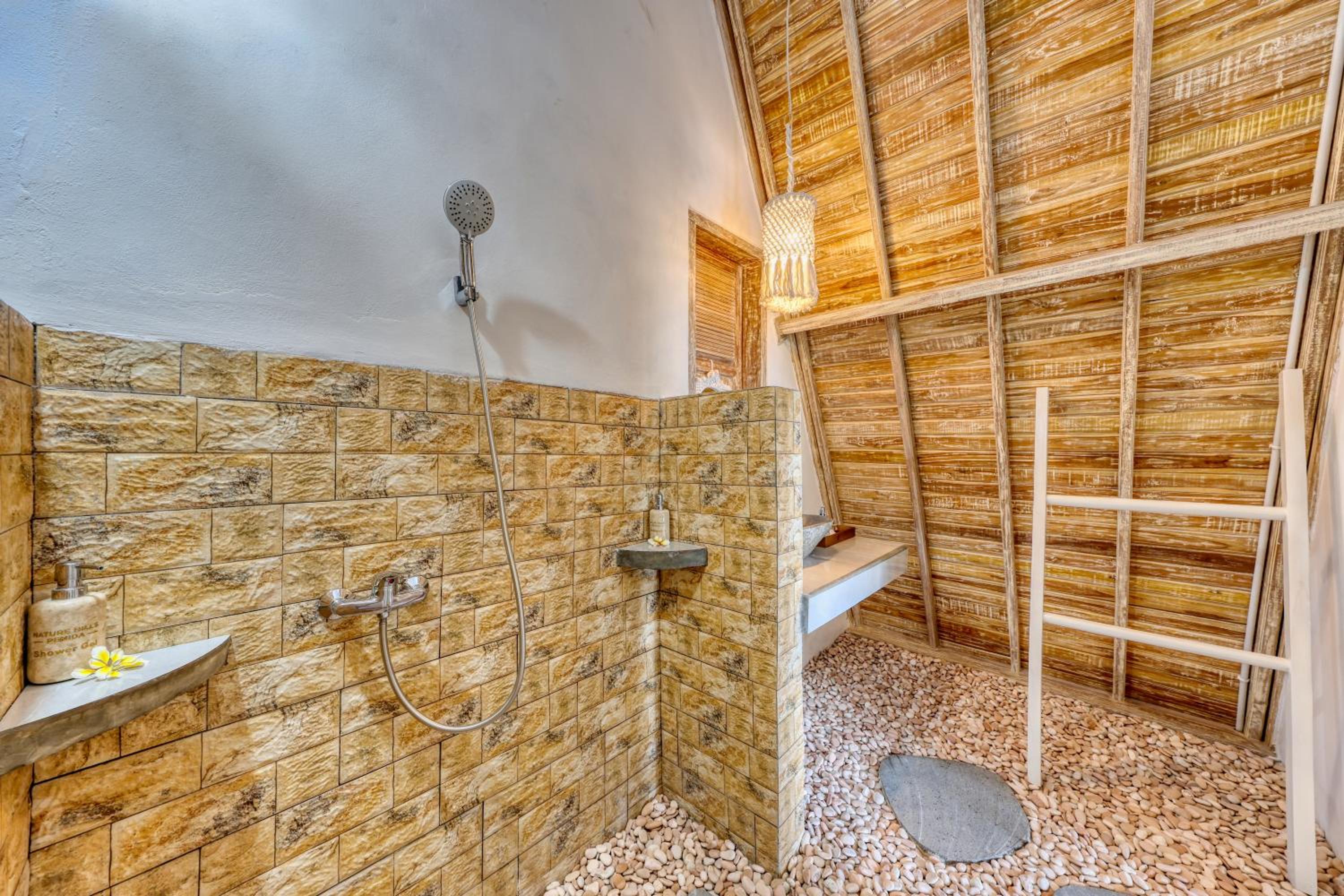 Deluxe Bungalow with Sea View - Photo 26