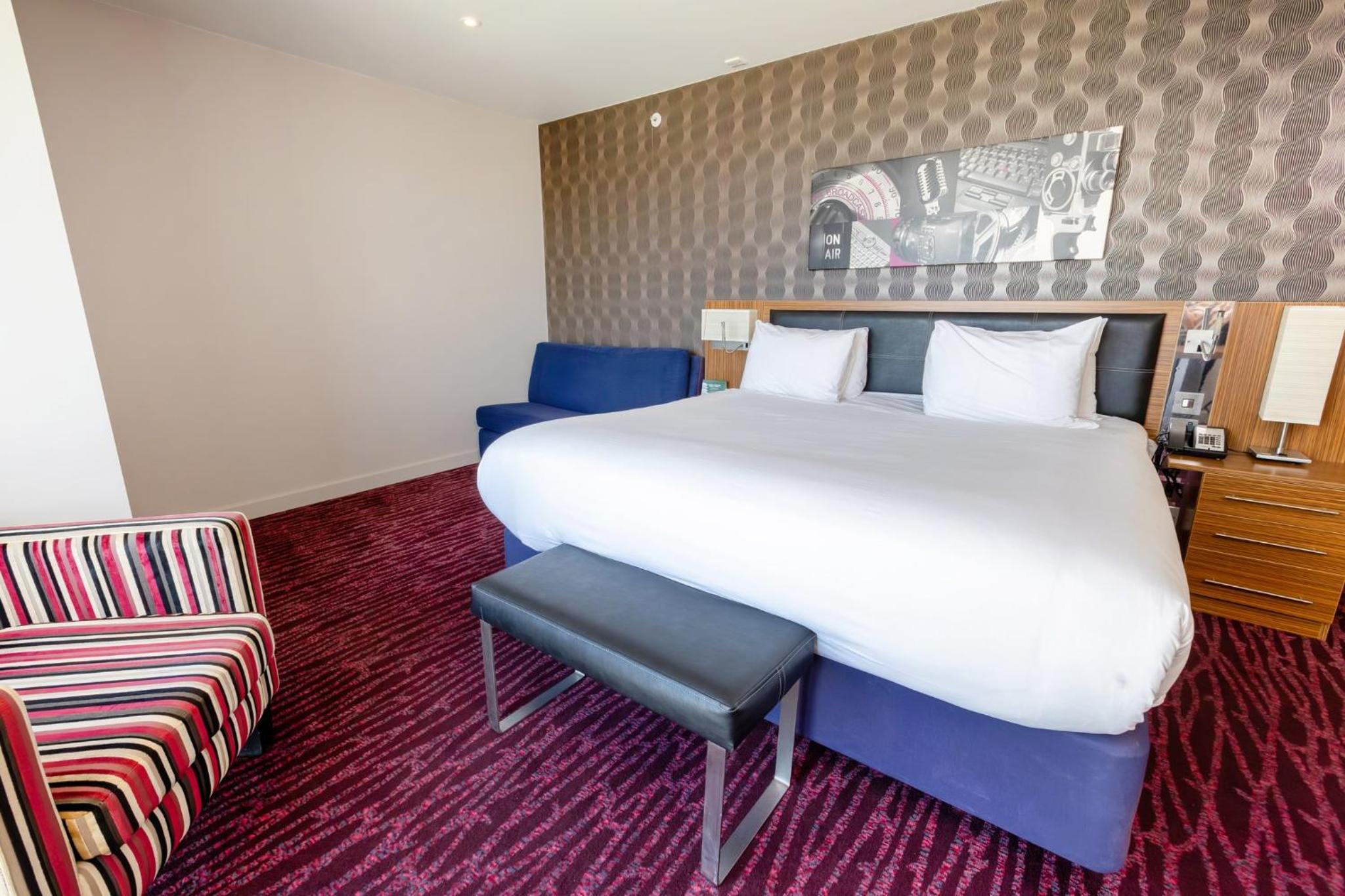 Standard Double Room - Disability Access - Photo 11