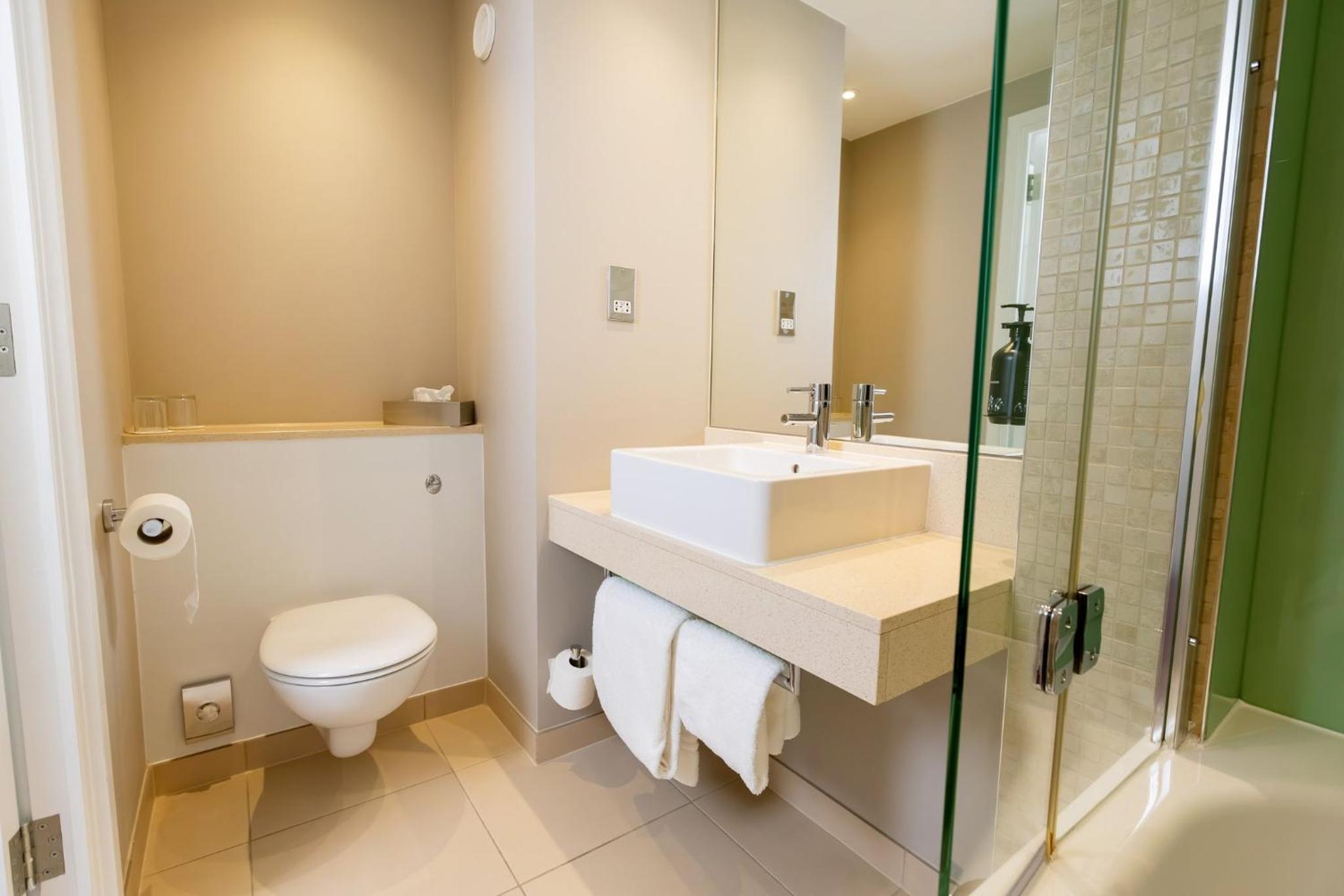 Standard Twin Room - Photo 10