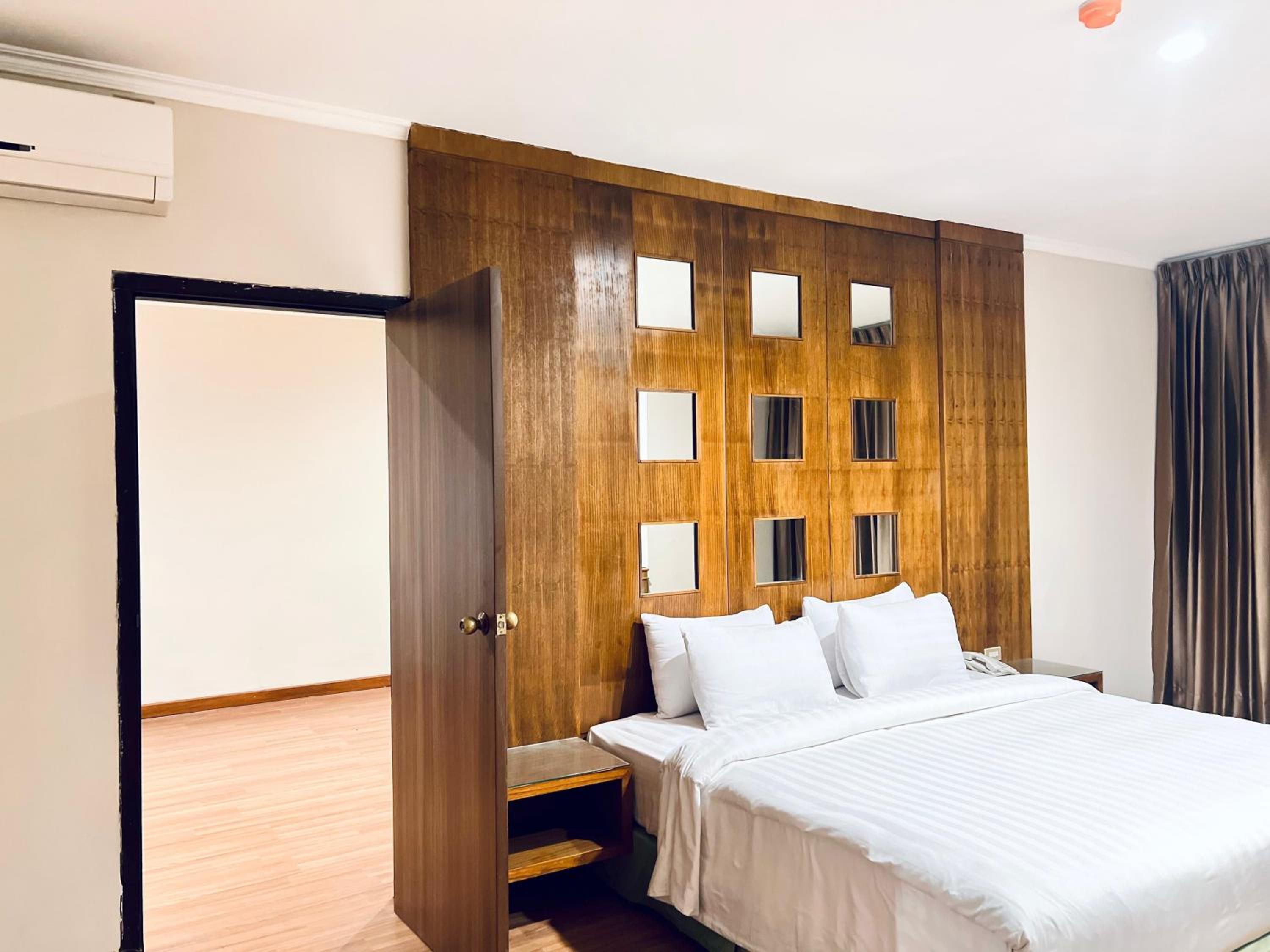 Large Double Room photo 2