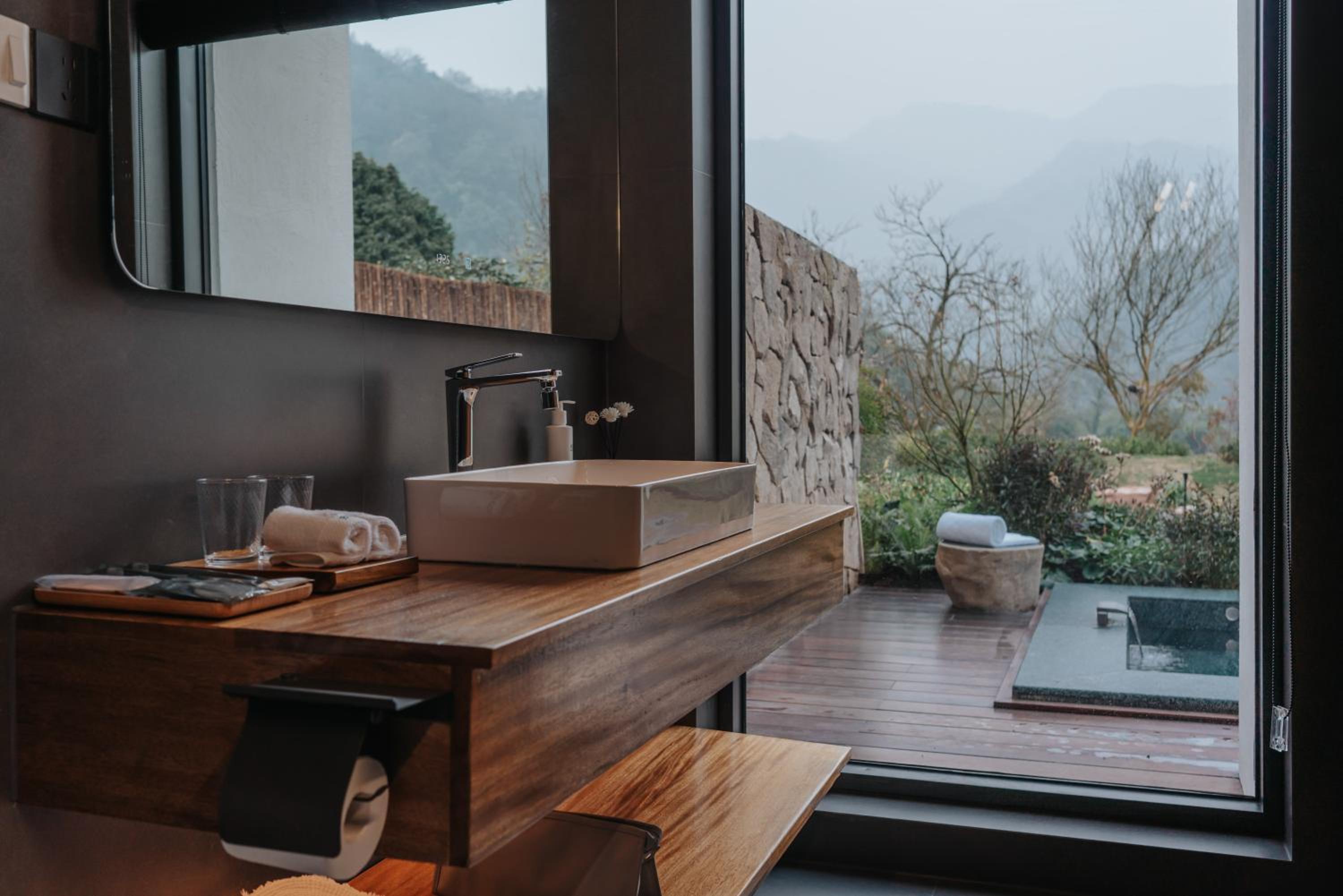 Twin Room with Mountain View photo 3