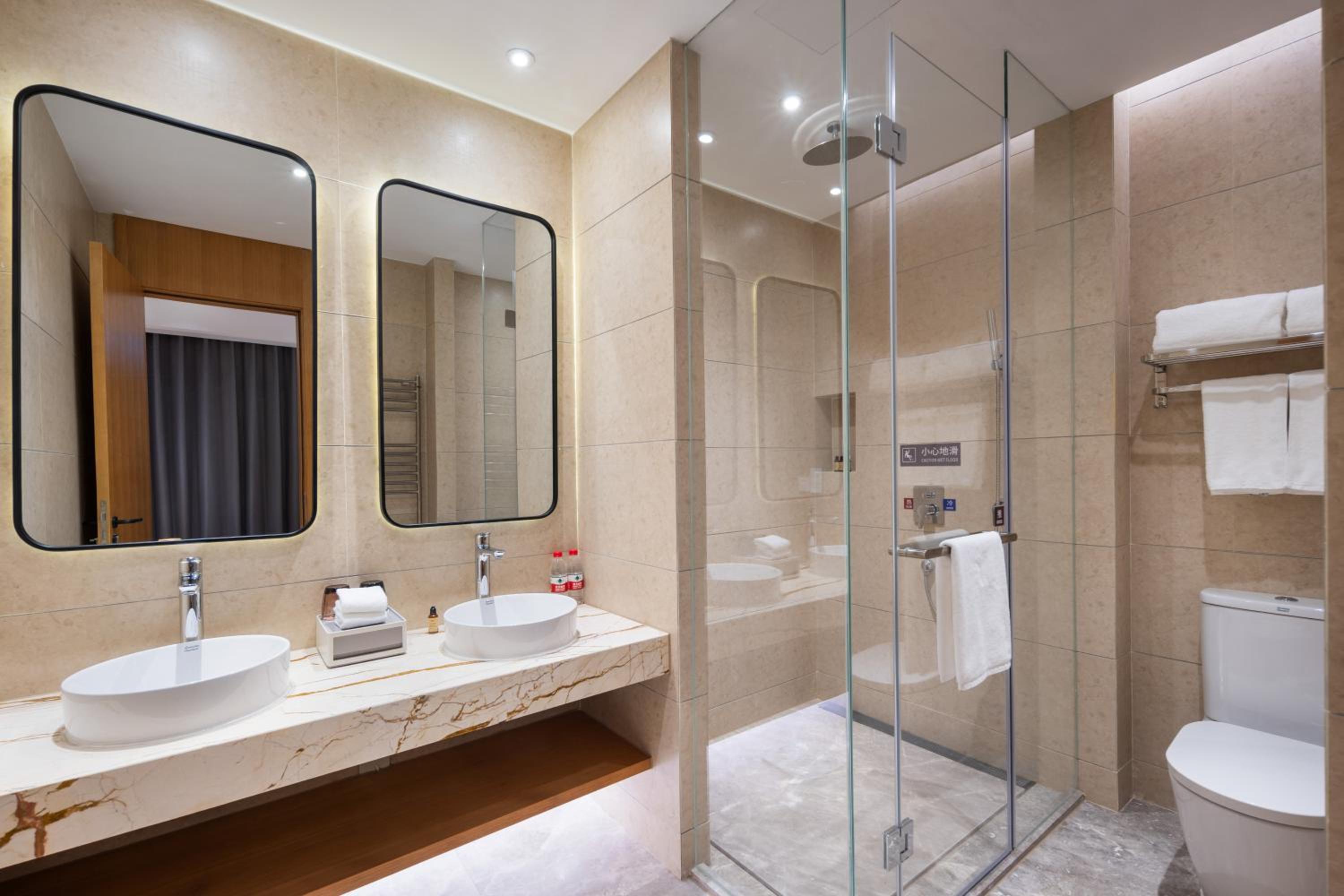 Deluxe Double Room With Balcony photo 3