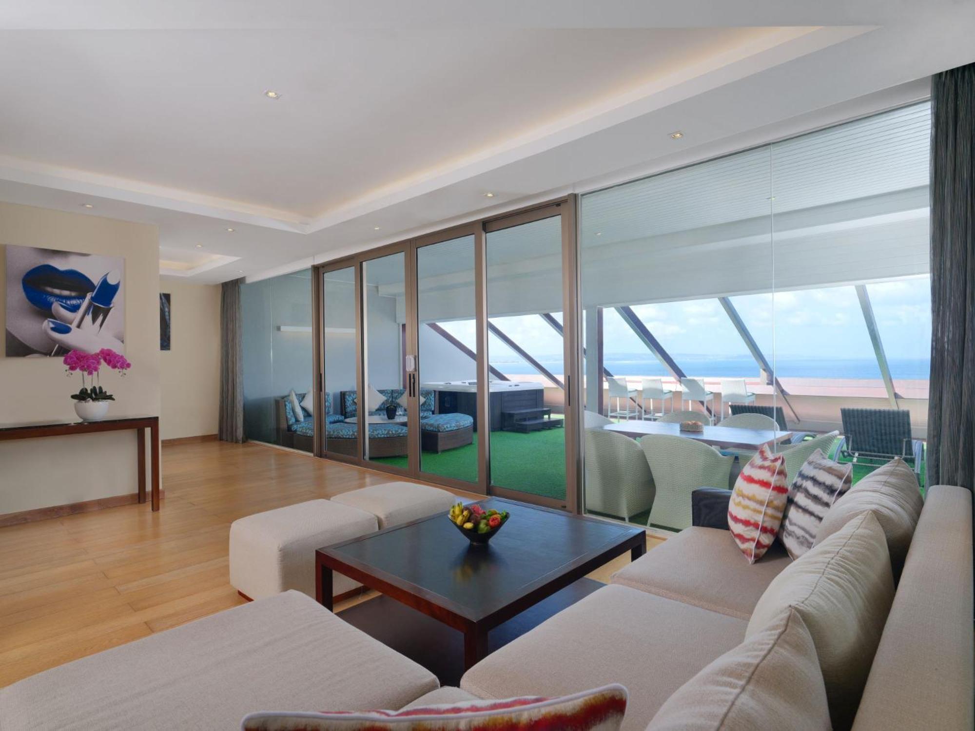 Penthouse Suite with Ocean View