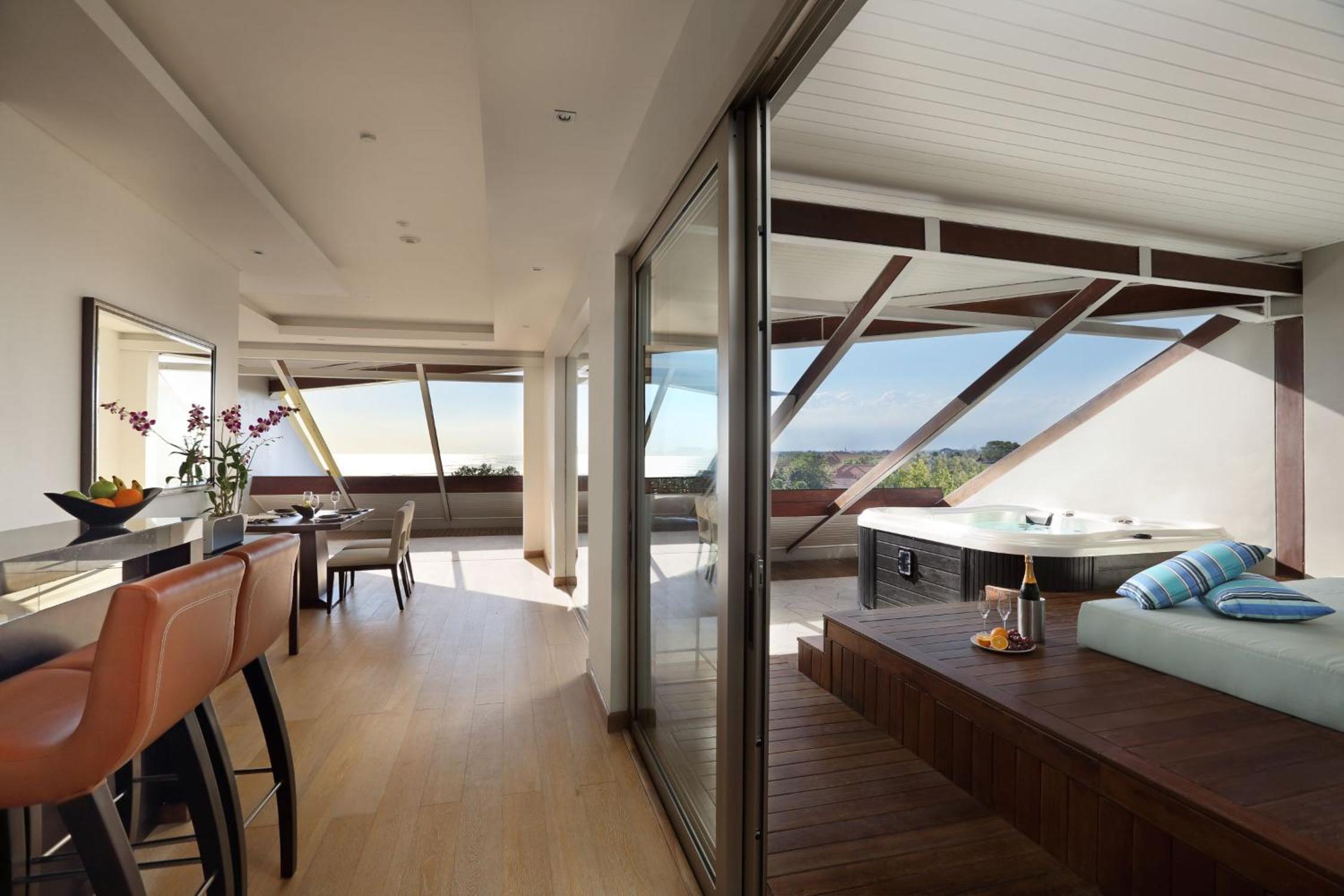 Penthouse Suite with City View thumbnail 6