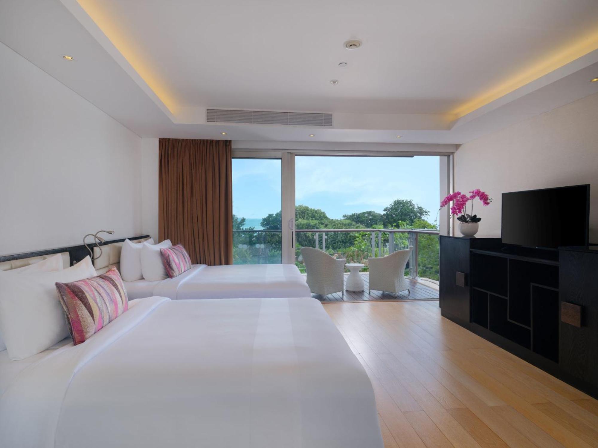 Penthouse Suite with City View thumbnail 5