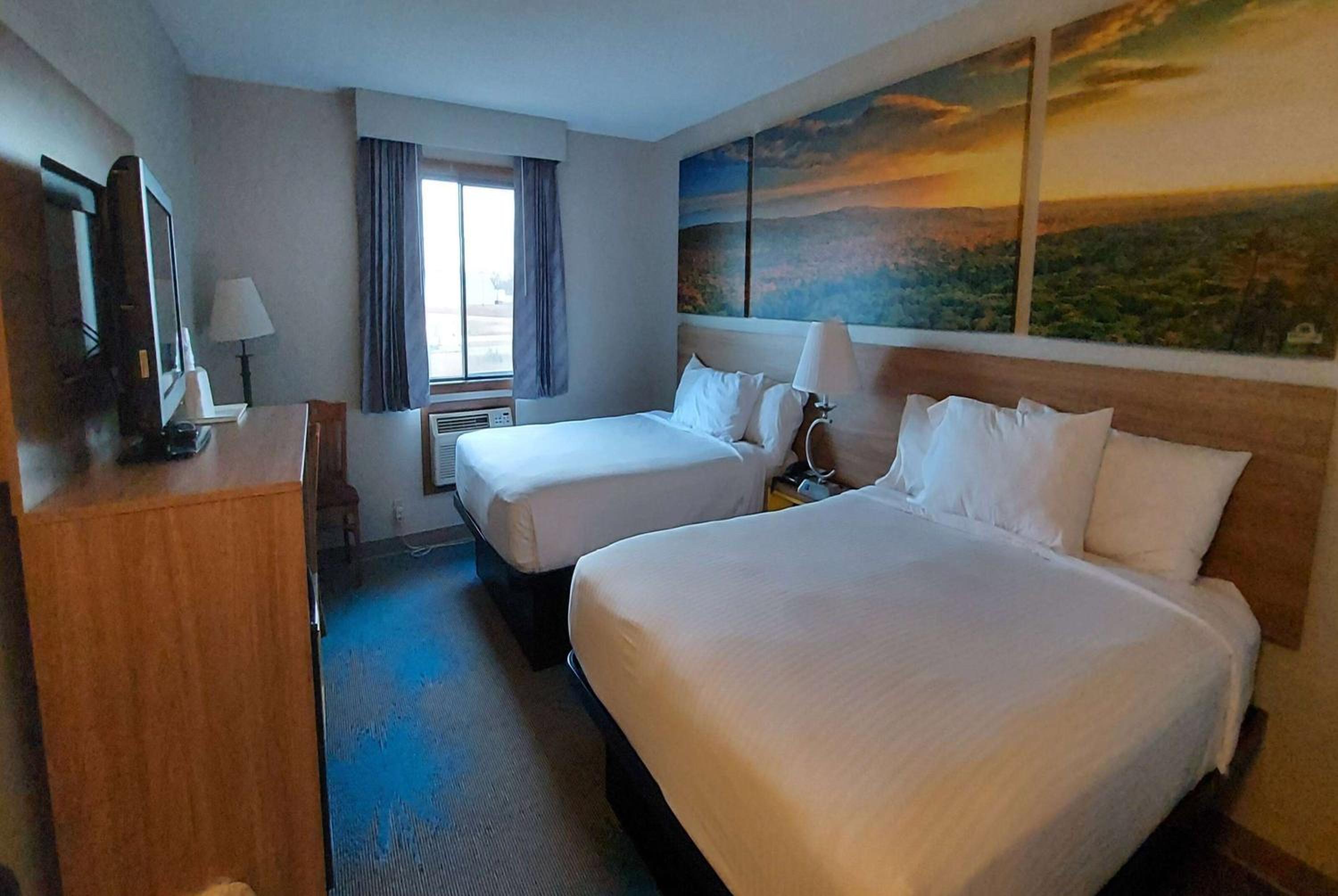 Queen Room with Two Queen Beds - Pet Friendly/Non-Smoking - Photo 1