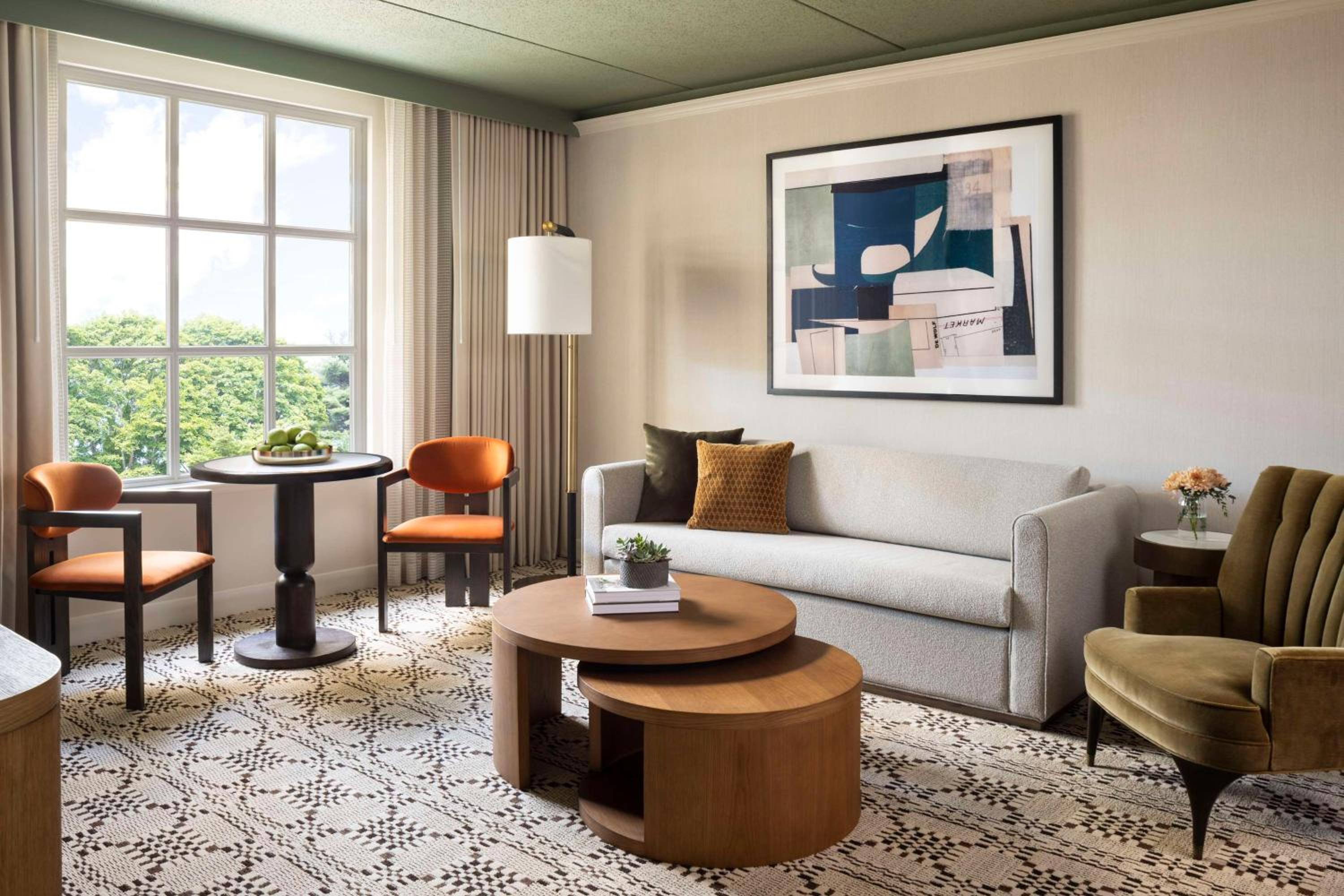 Suite - Photo 2