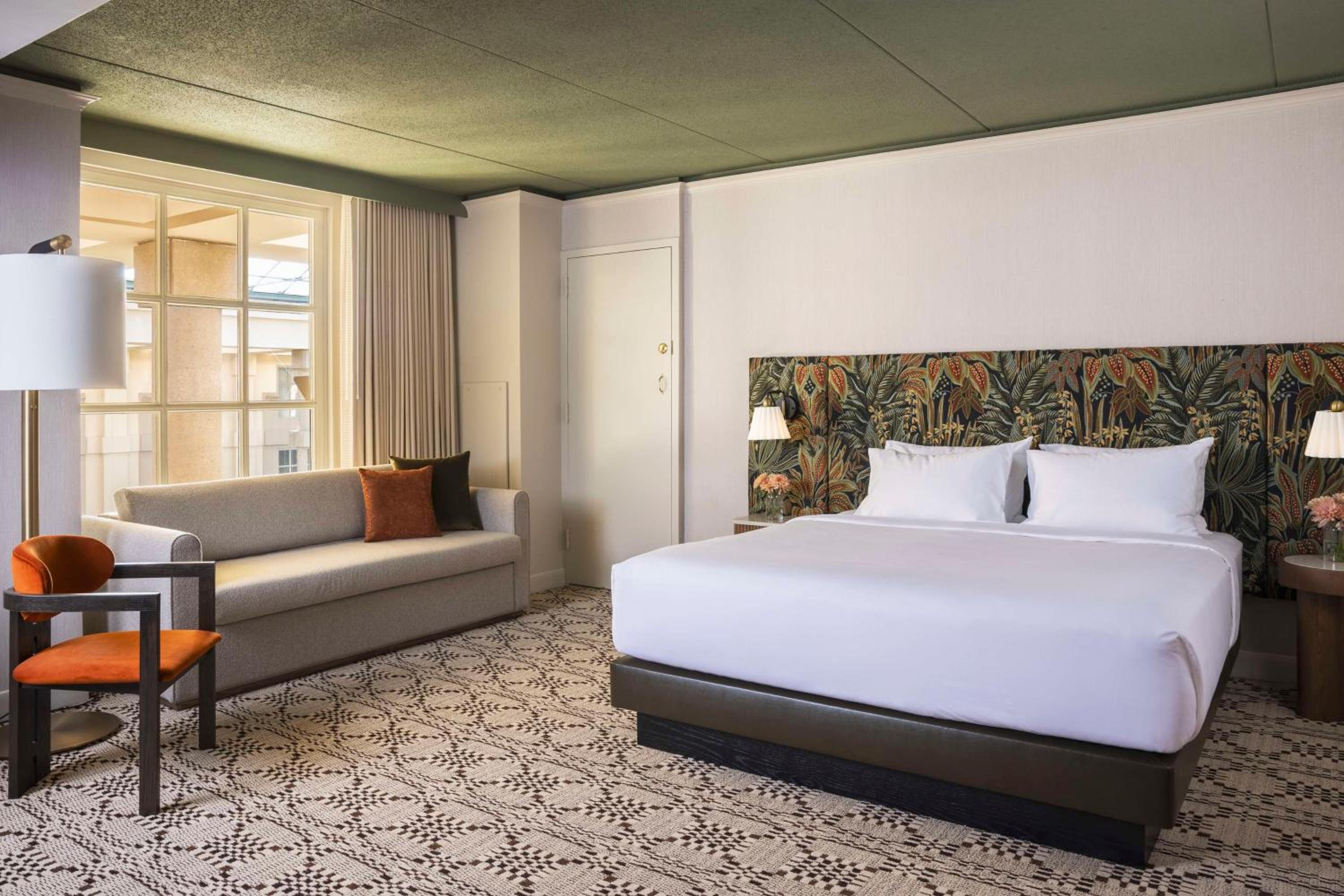 Deluxe King Room - Photo 3