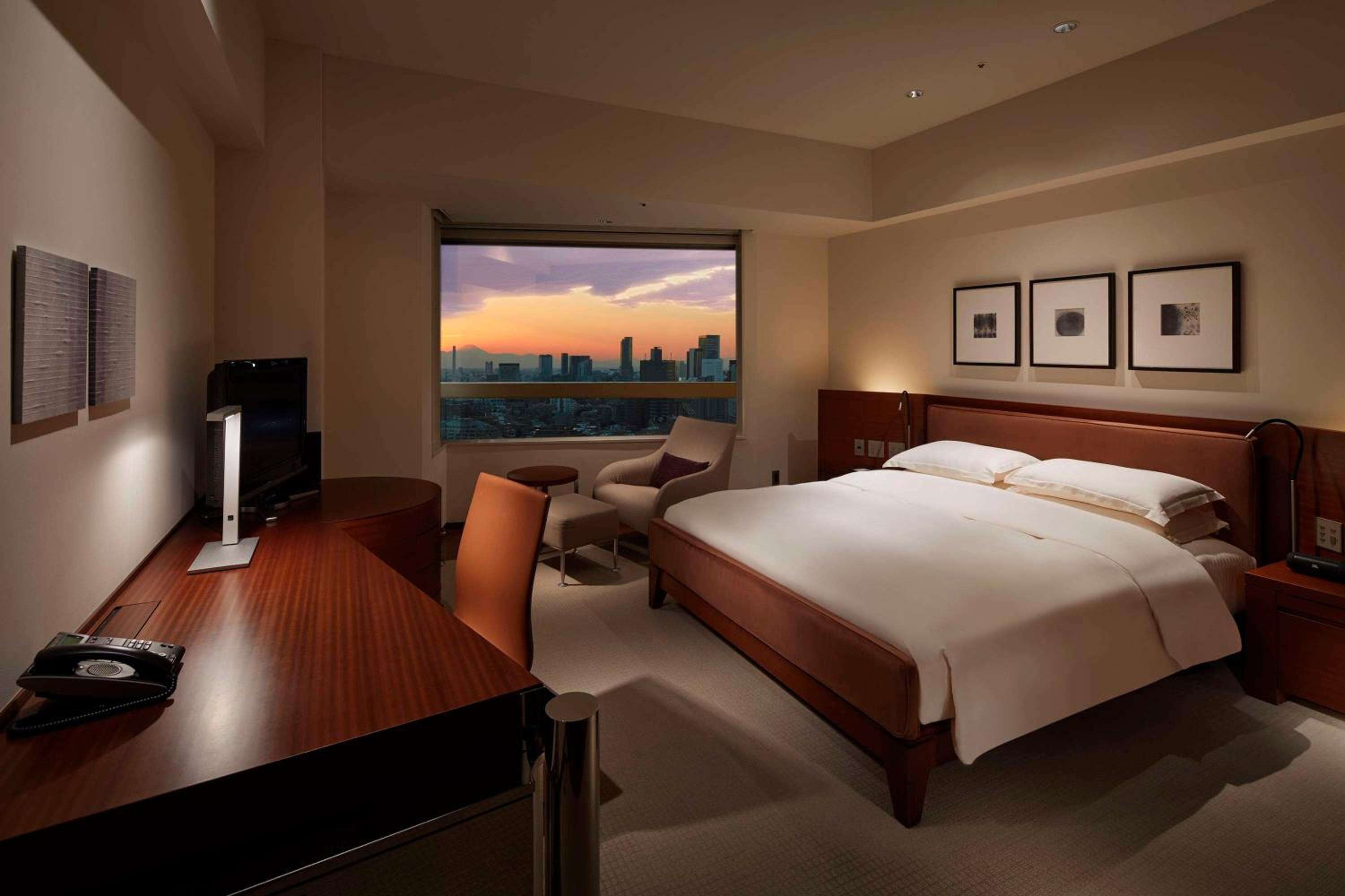 King Room with City View - Photo 1