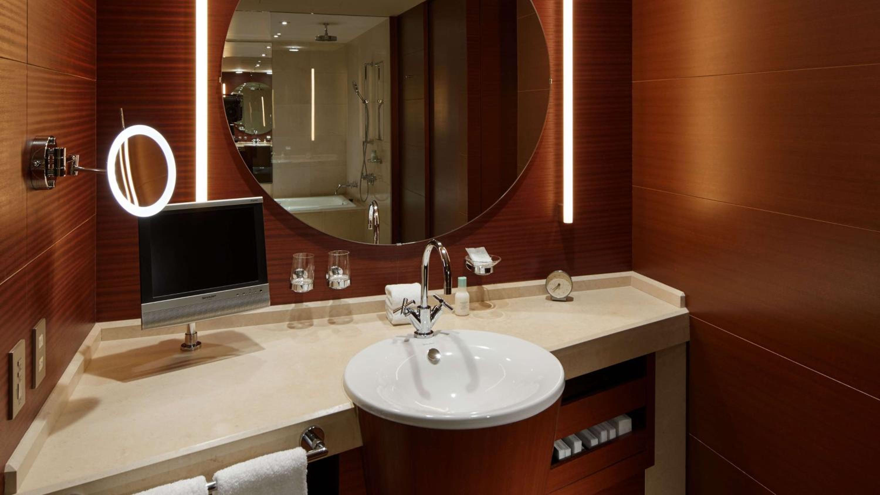Diplomat Suite with One King Bed - Photo 2
