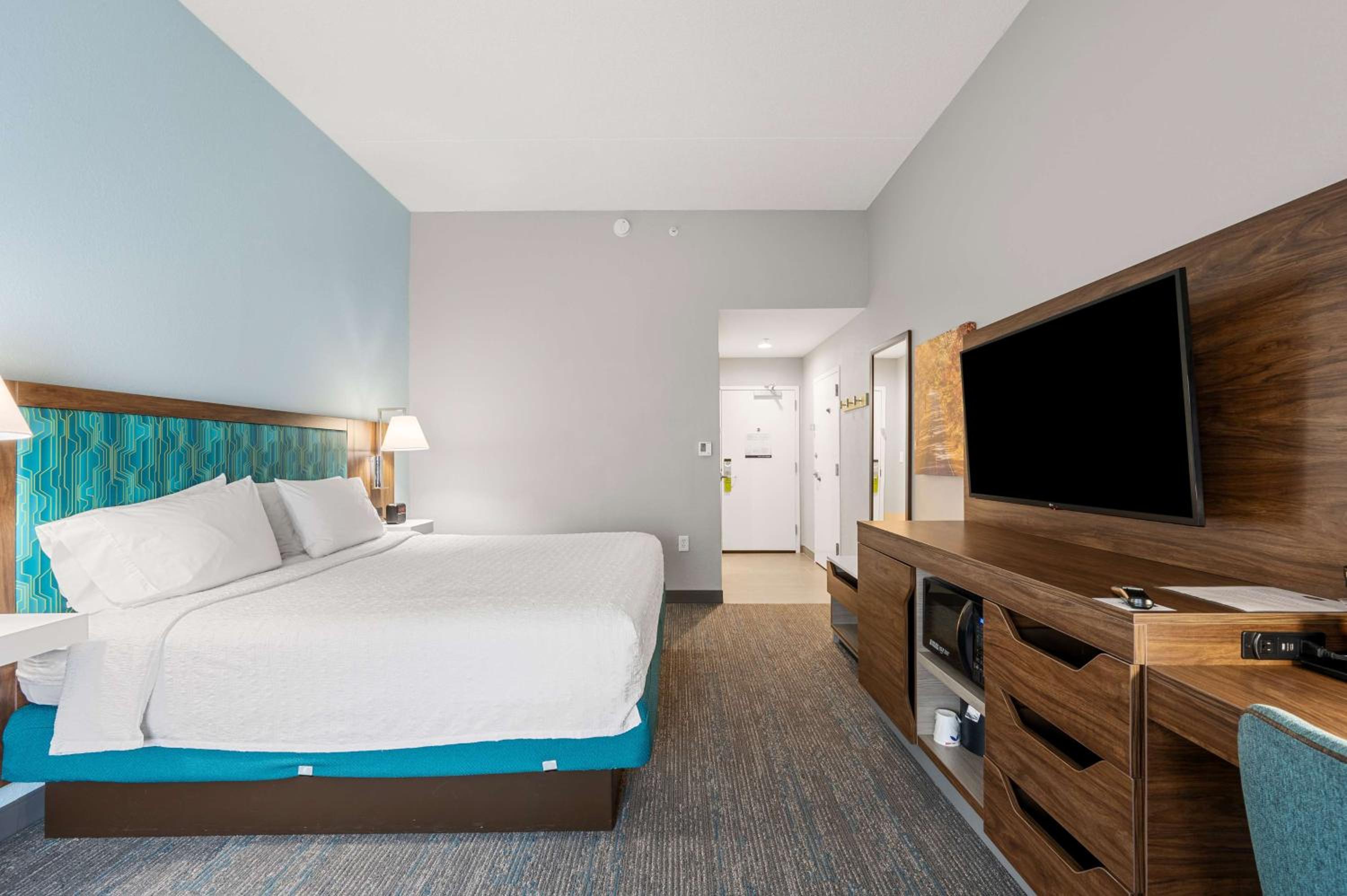 Room with Two Queen Beds - Non-Smoking - Photo 8