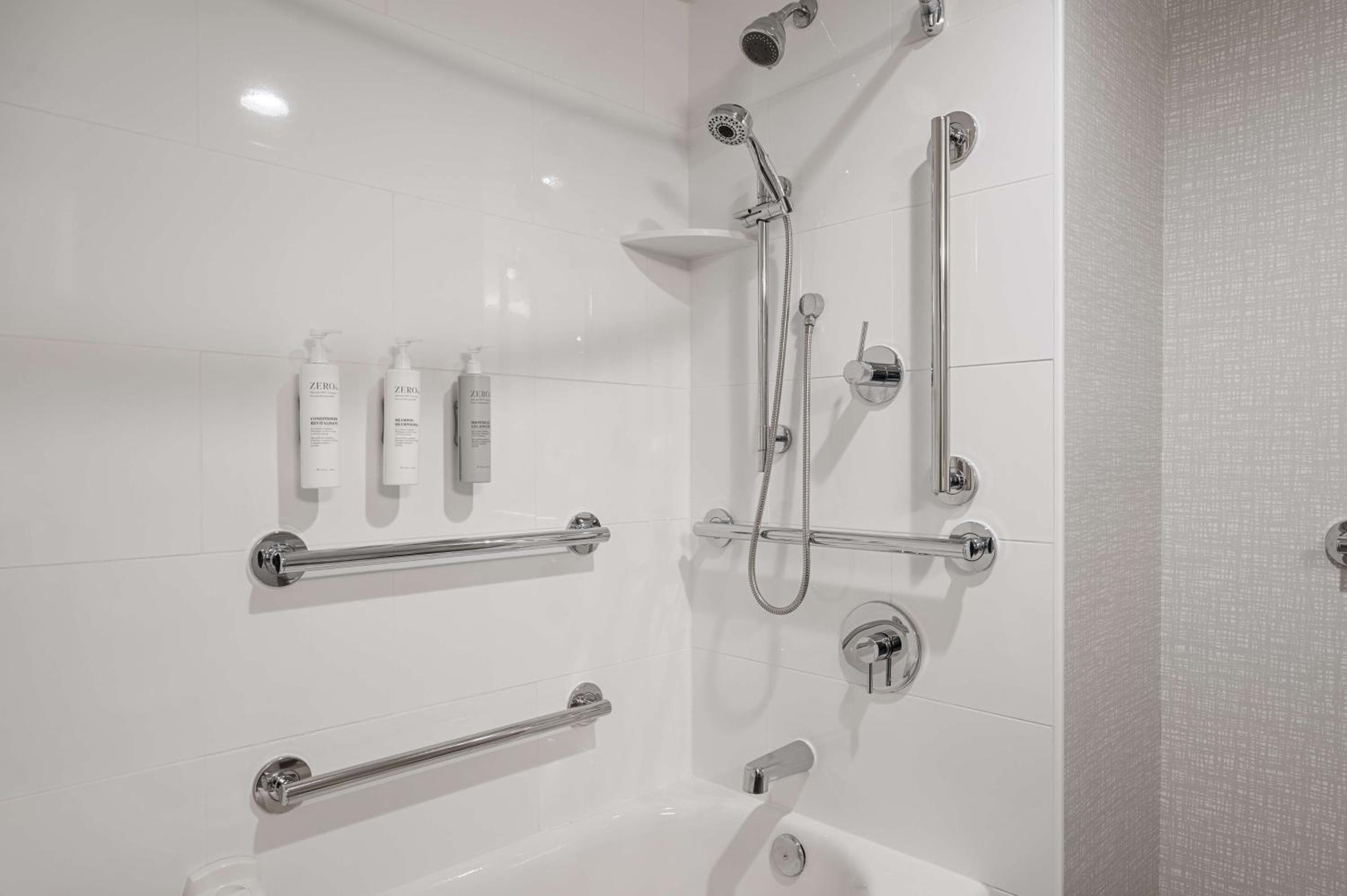 King Room with Accessible Tub - Mobility and Hearing Access/Non-Smoking - Photo 8