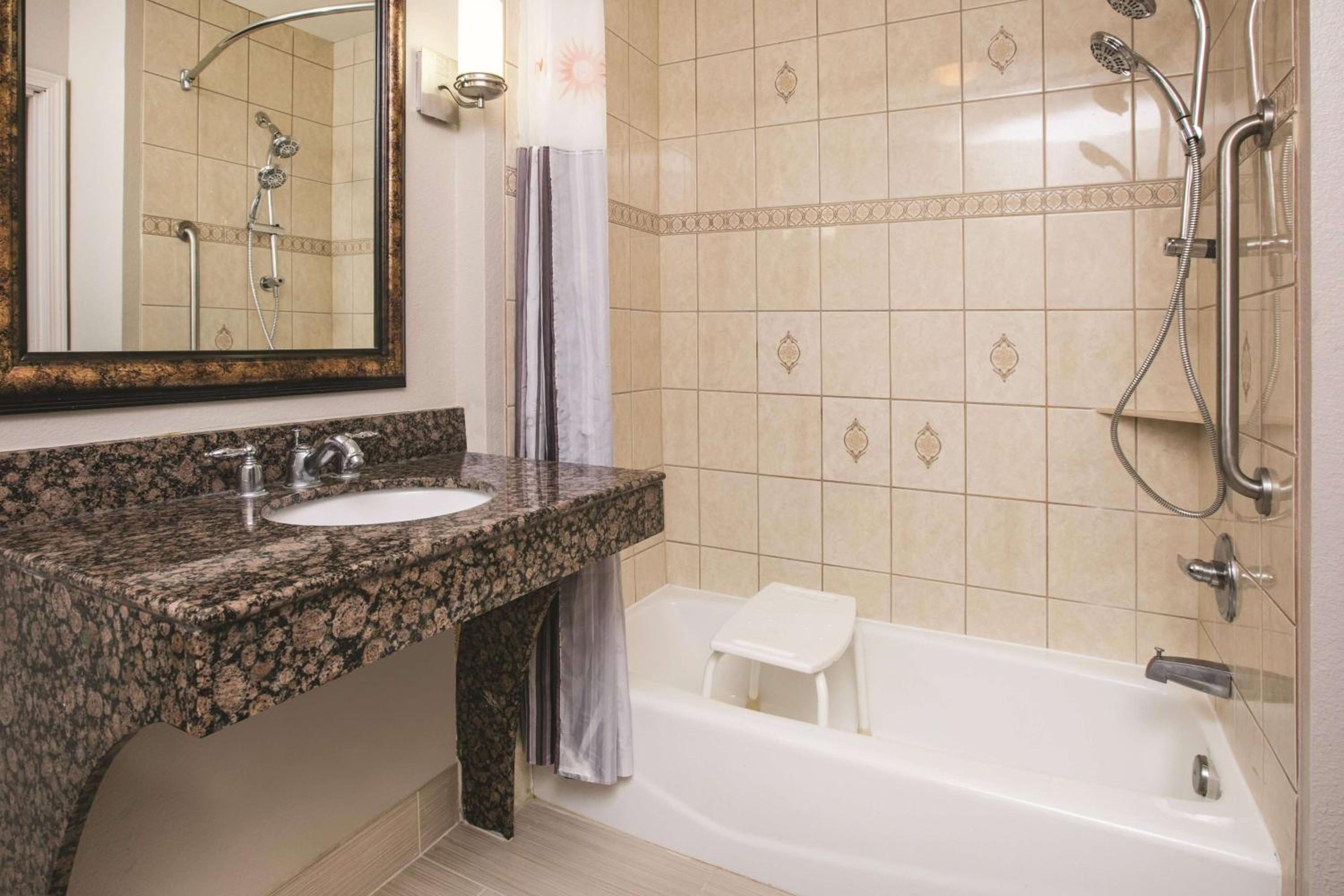Queen Room With Two Queen Beds And Bath Tub - Mobility/Hearing Accessible - Non-Smoking photo 2