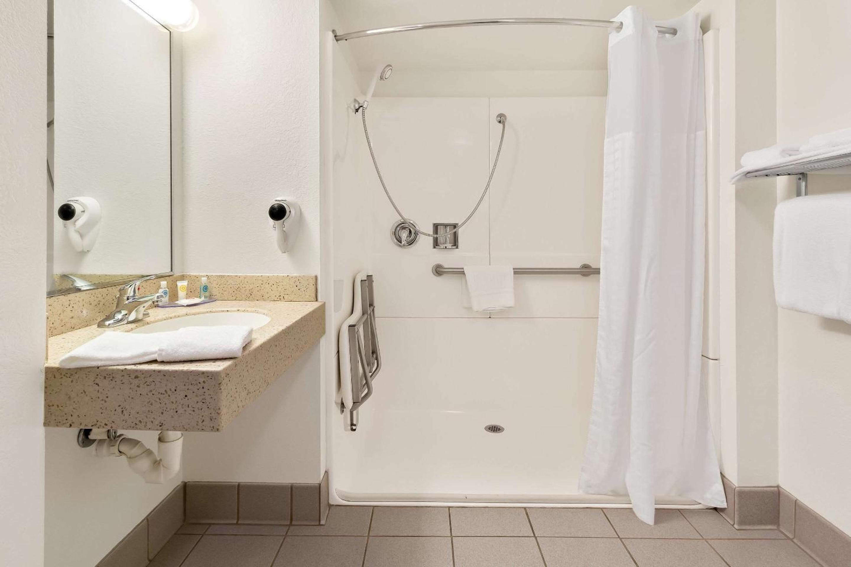 Queen Room - Disability Access/Non-Smoking - Photo 5