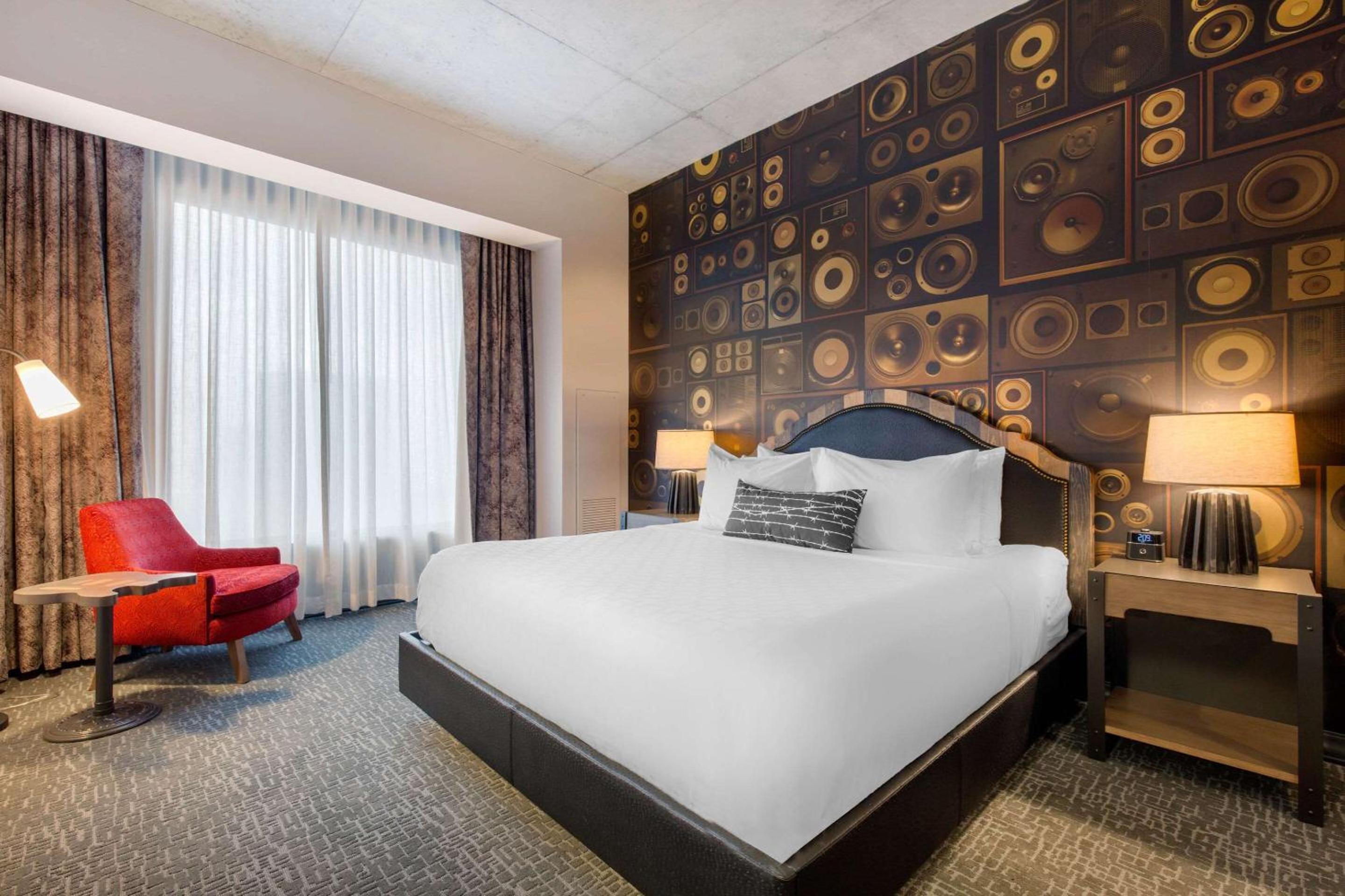 King Room - Accessible/Non-Smoking photo 2