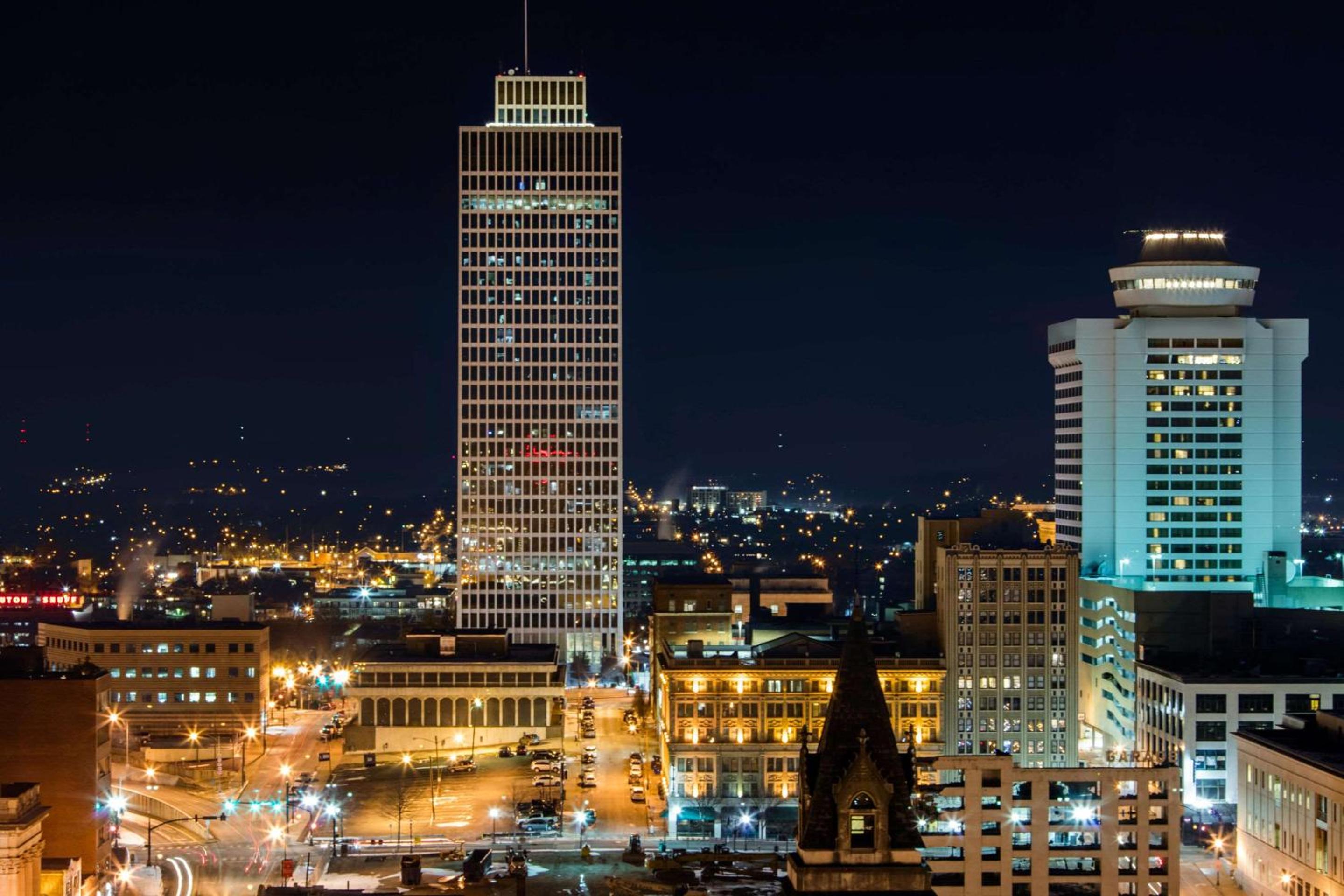 Cambria Hotel Nashville Downtown: hotel building photo