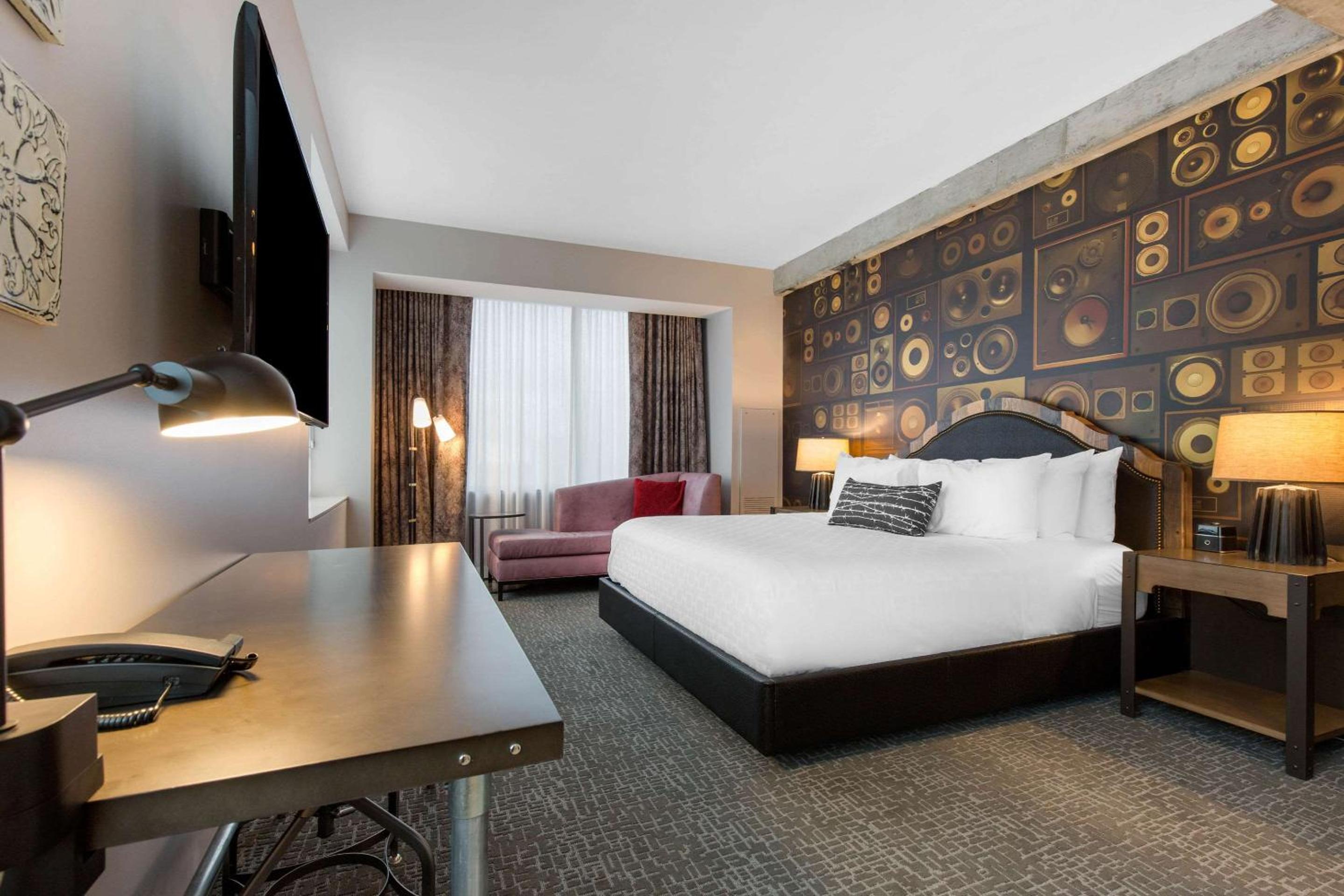 King Room - Accessible/Non-Smoking