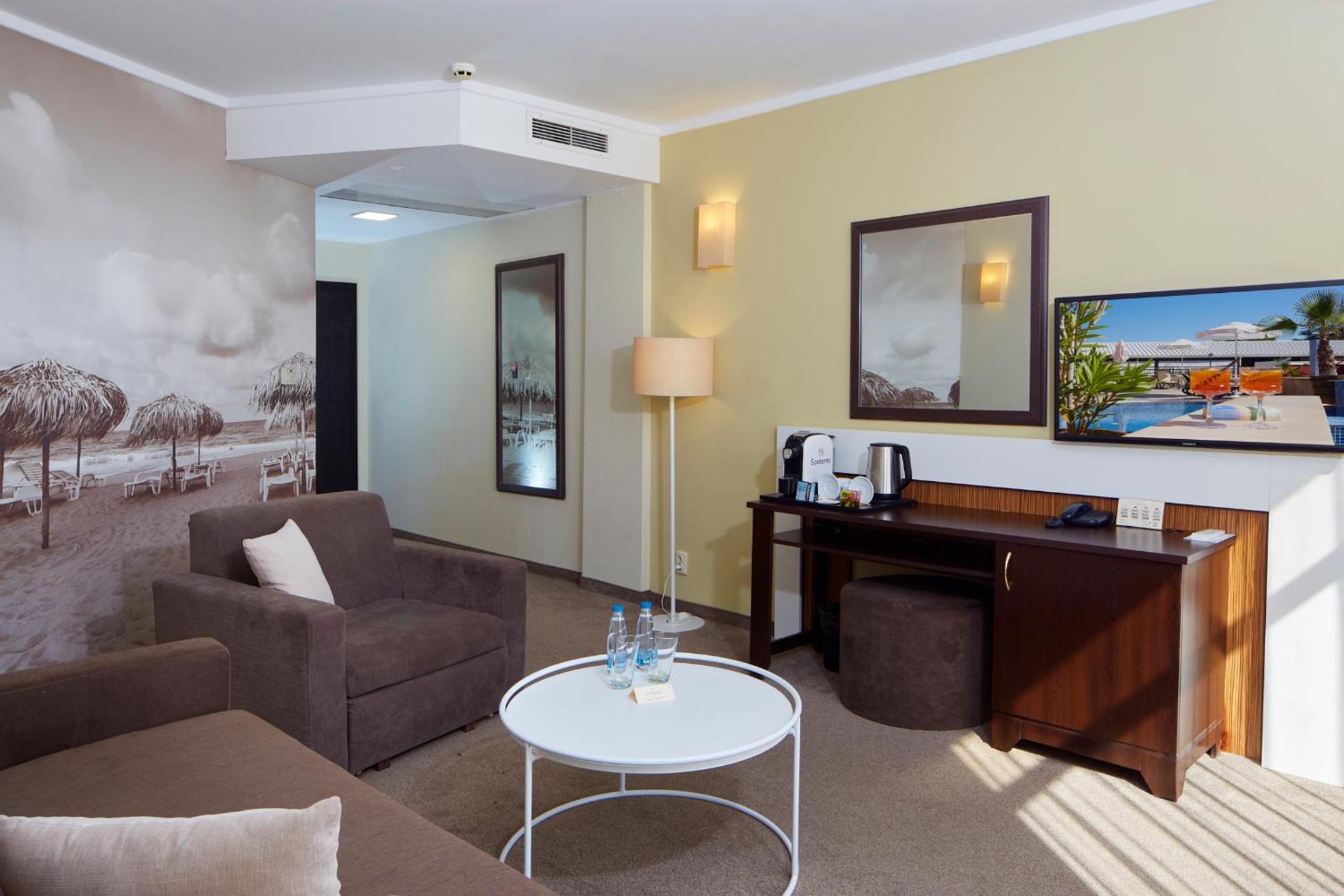 Suite With Balcony (2 Adults + 2 Child) photo 2