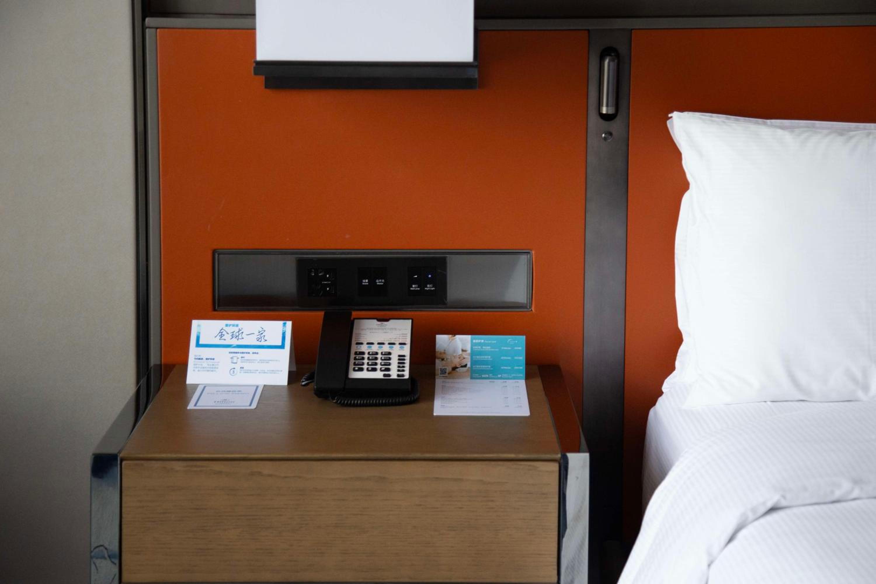 King Guest Room - Photo 2