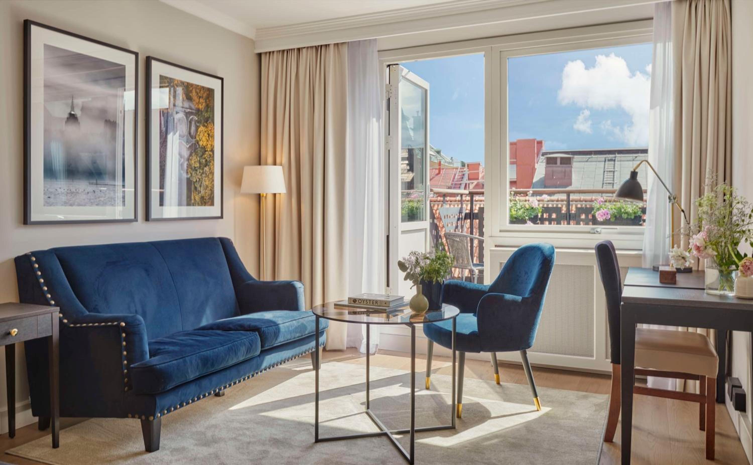 Deluxe King Room with Balcony - Photo 1