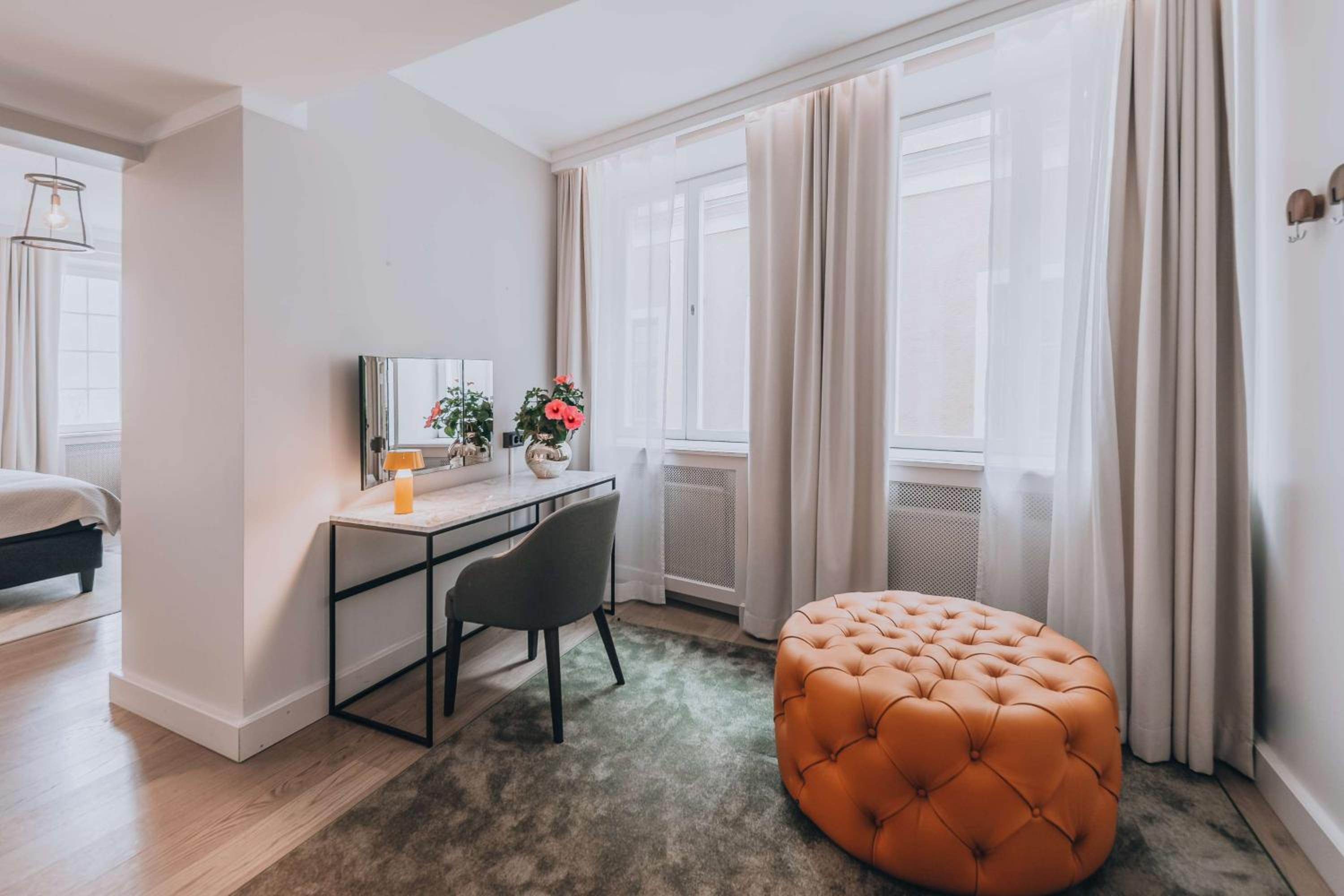 Corner Suite with Sea View - Photo 1