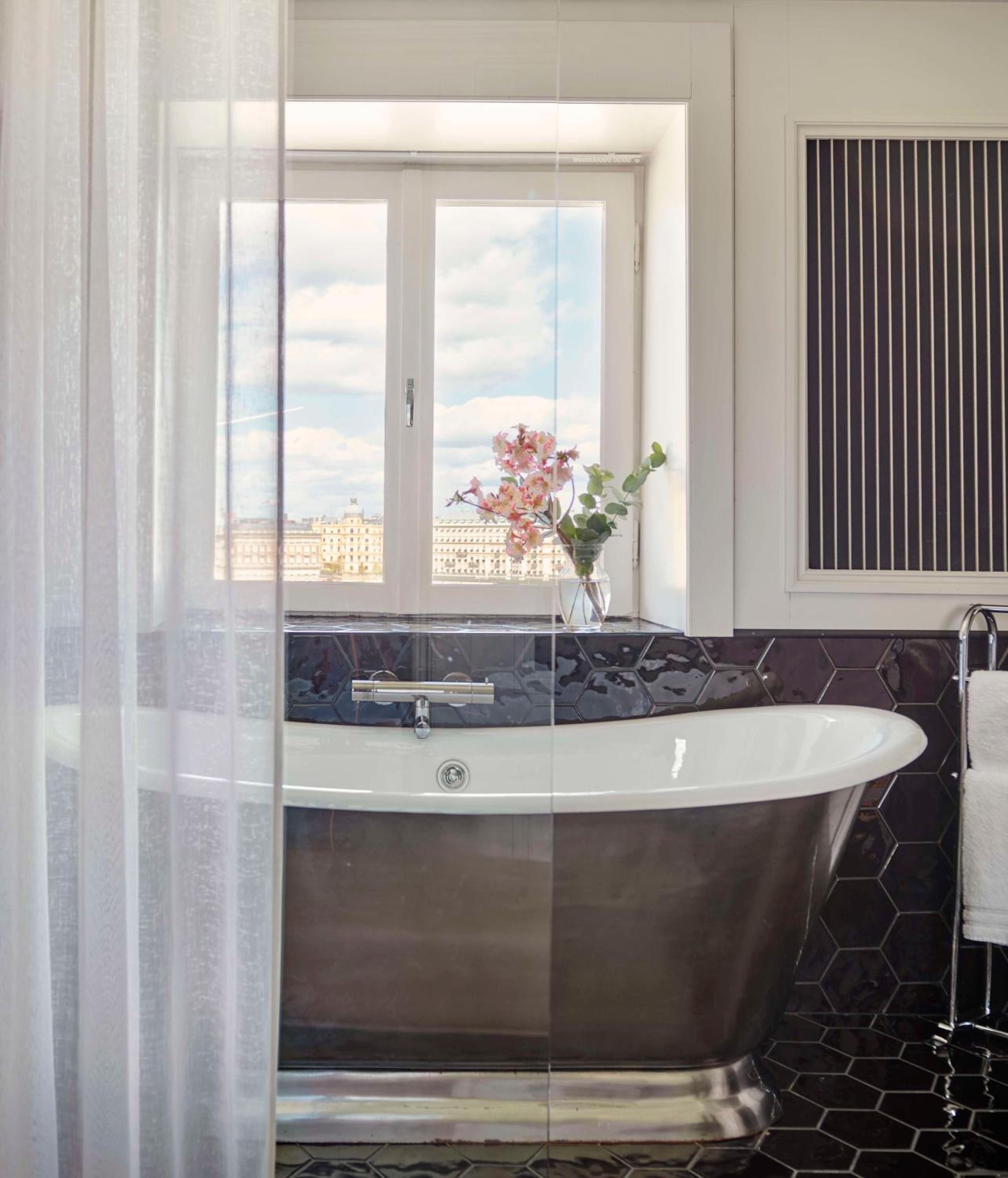 Chapman Suite with Sea View - Photo 3