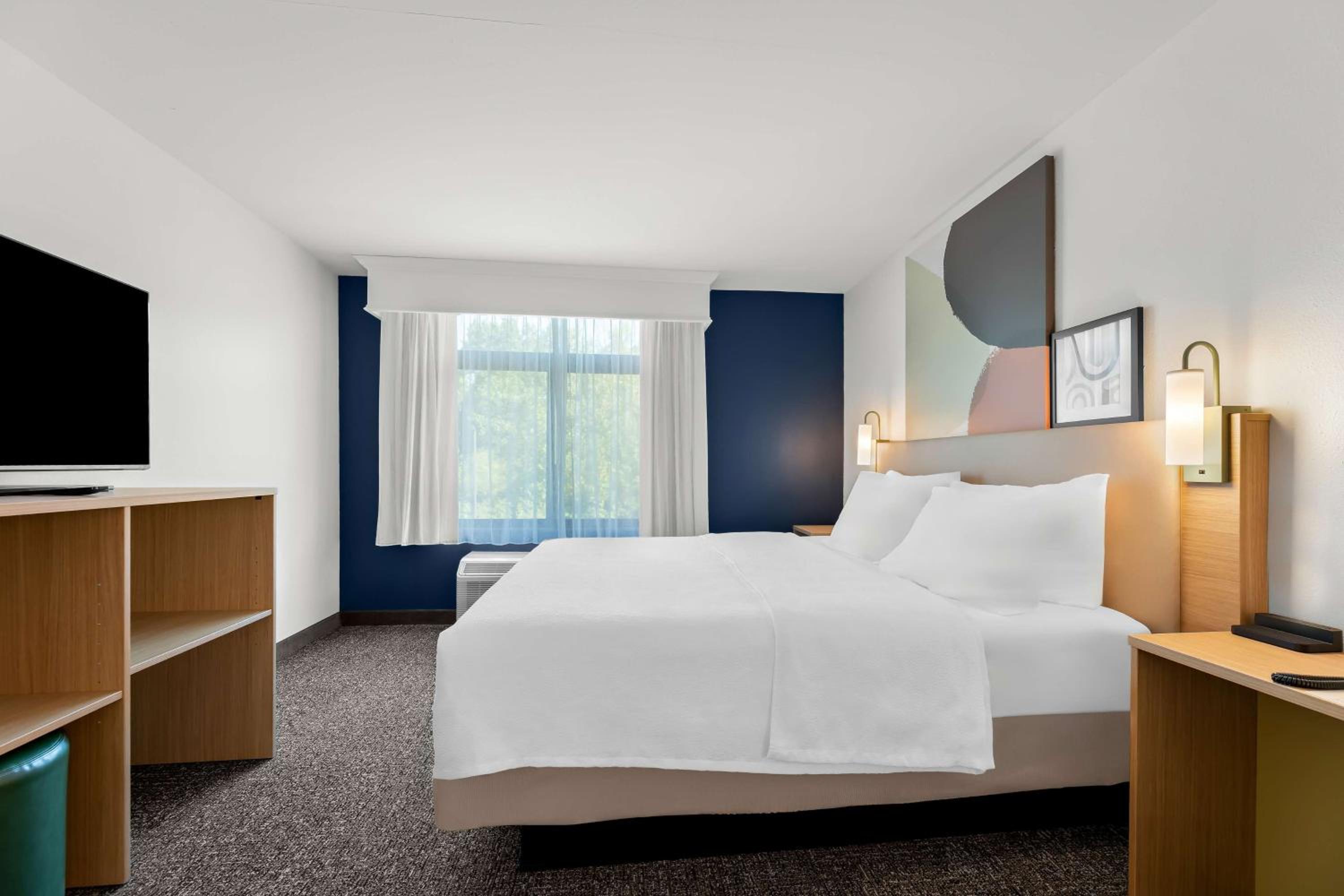 King Room with Sofa Bed - Non-Smoking - Photo 2