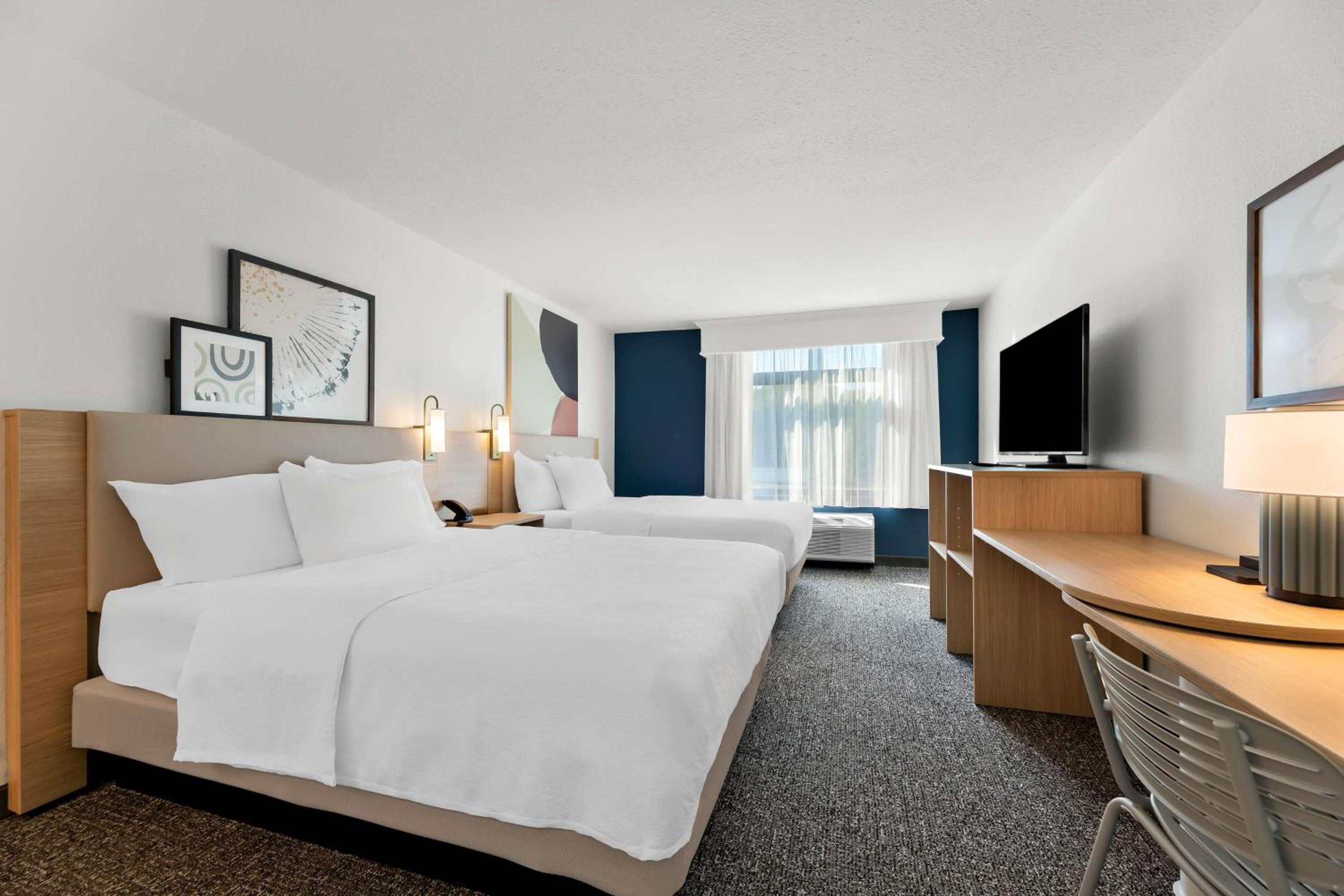 Queen Room with Two Queen Beds - Photo 1