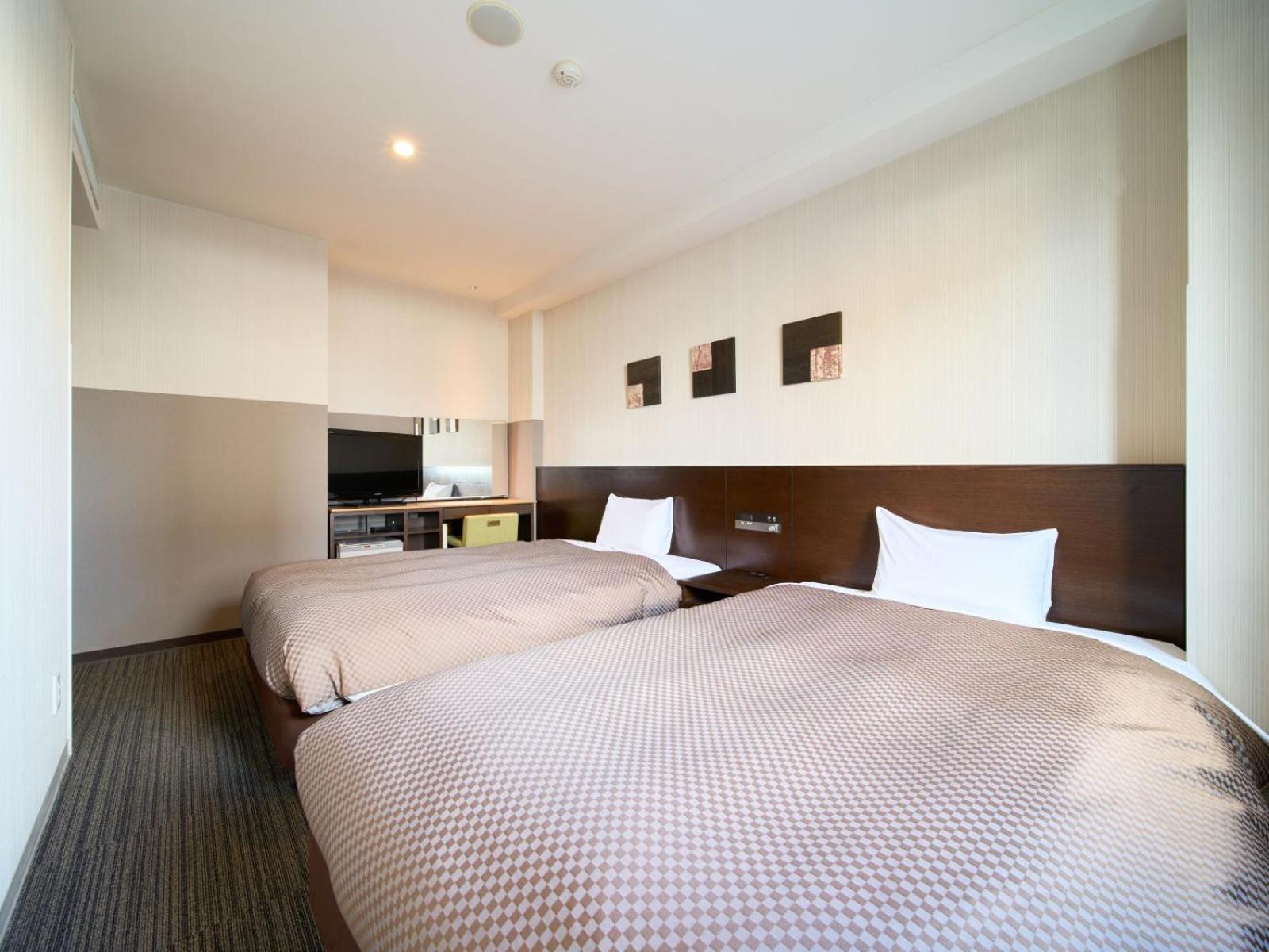 Universal Twin Room with Large Bathroom - Non-Smoking photo 1