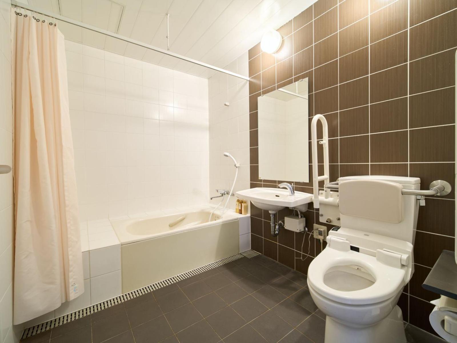 Universal Twin Room with Large Bathroom - Non-Smoking photo 2