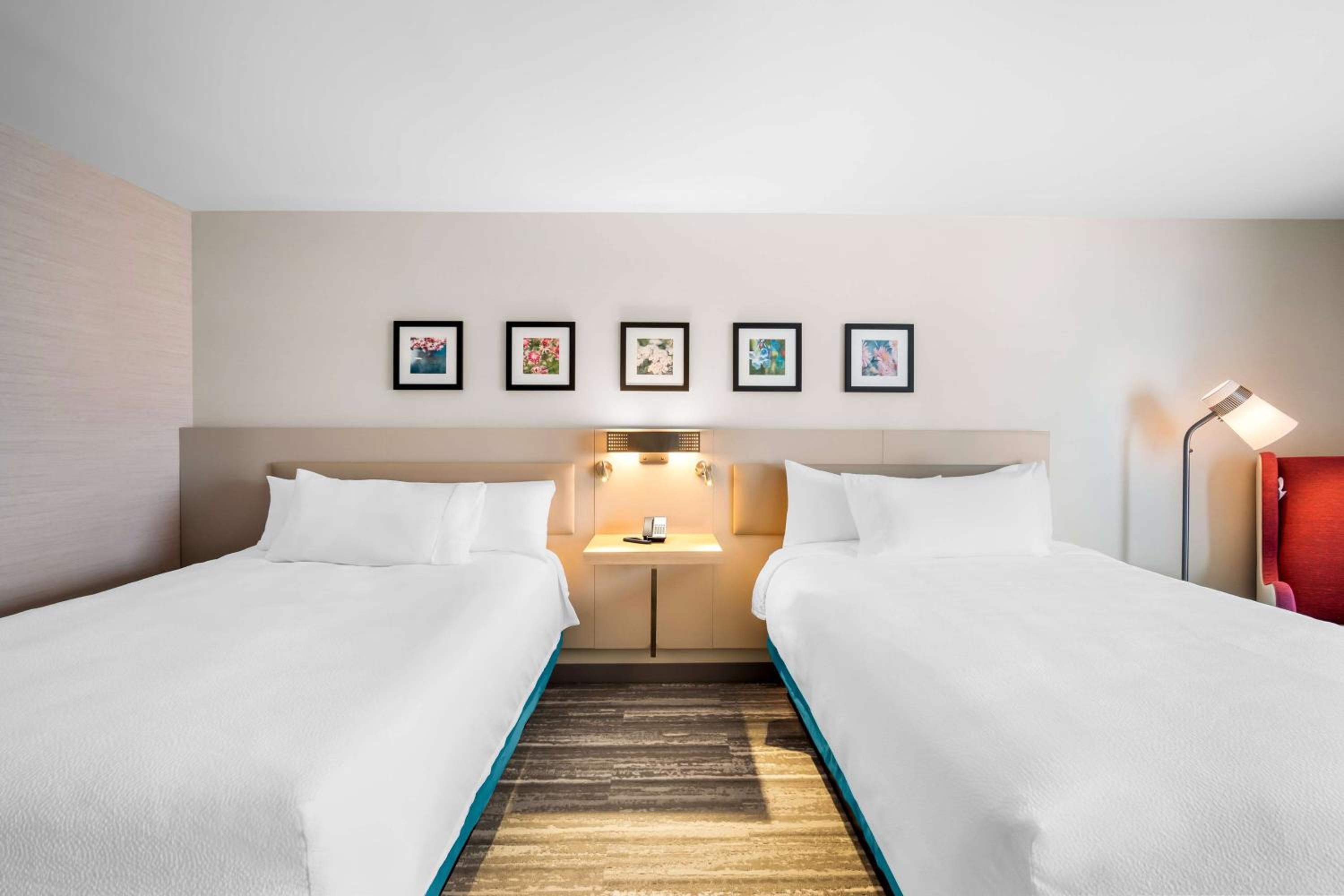 Queen Room with Two Queen Beds and Mountain View - Photo 6