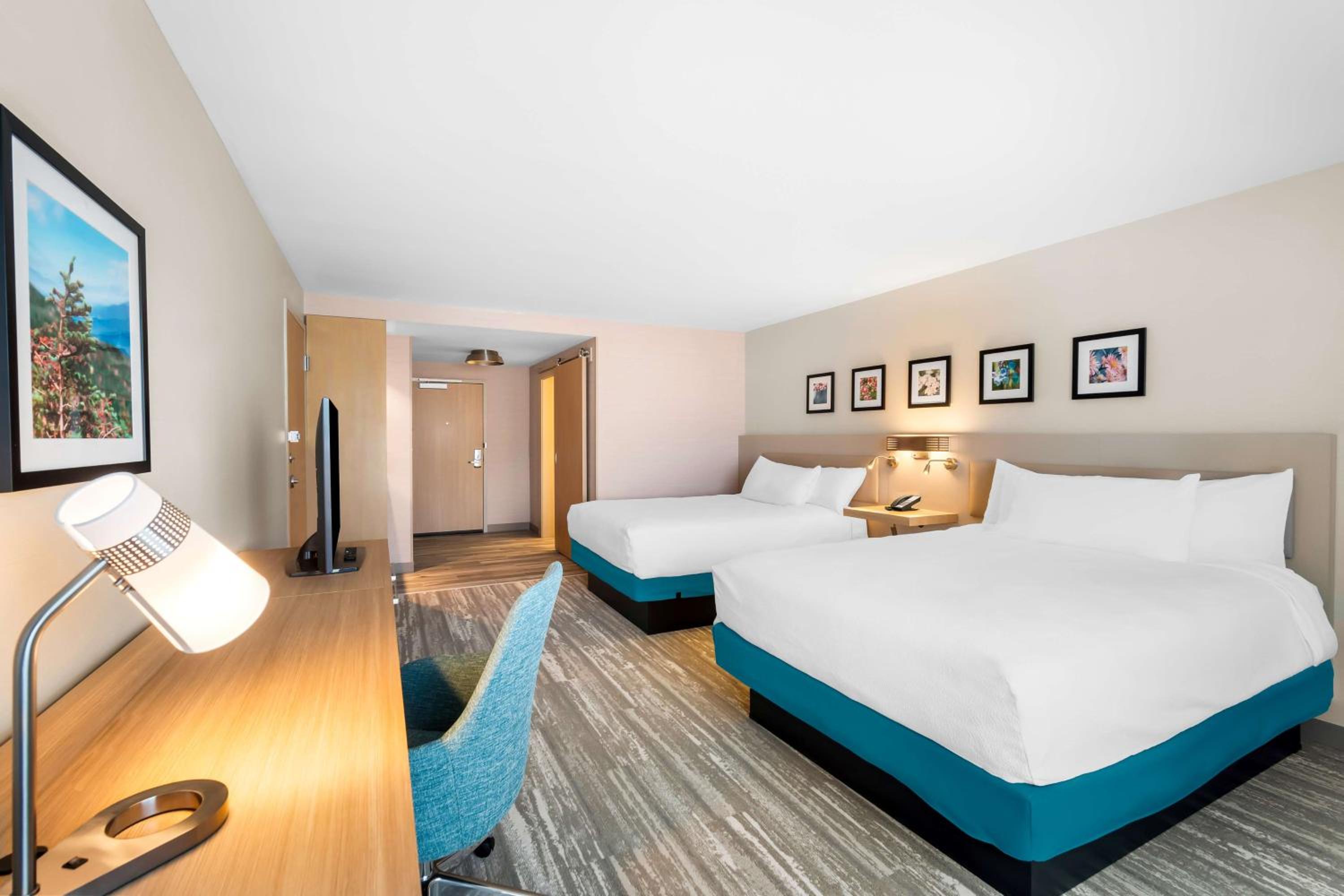 Queen Room with Two Queen Beds and Mountain View - Photo 8