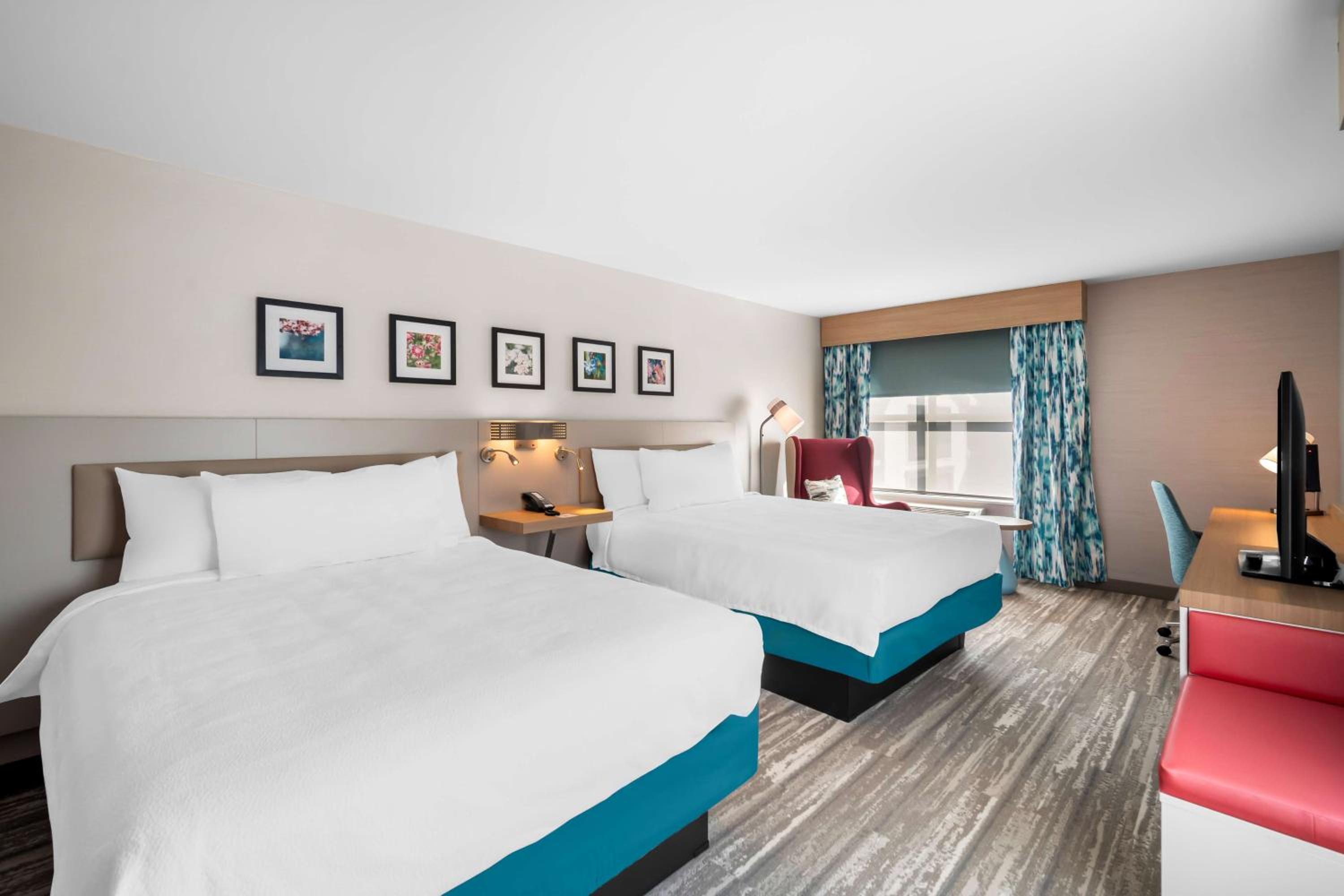 Queen Room with Two Queen Beds - Photo 6