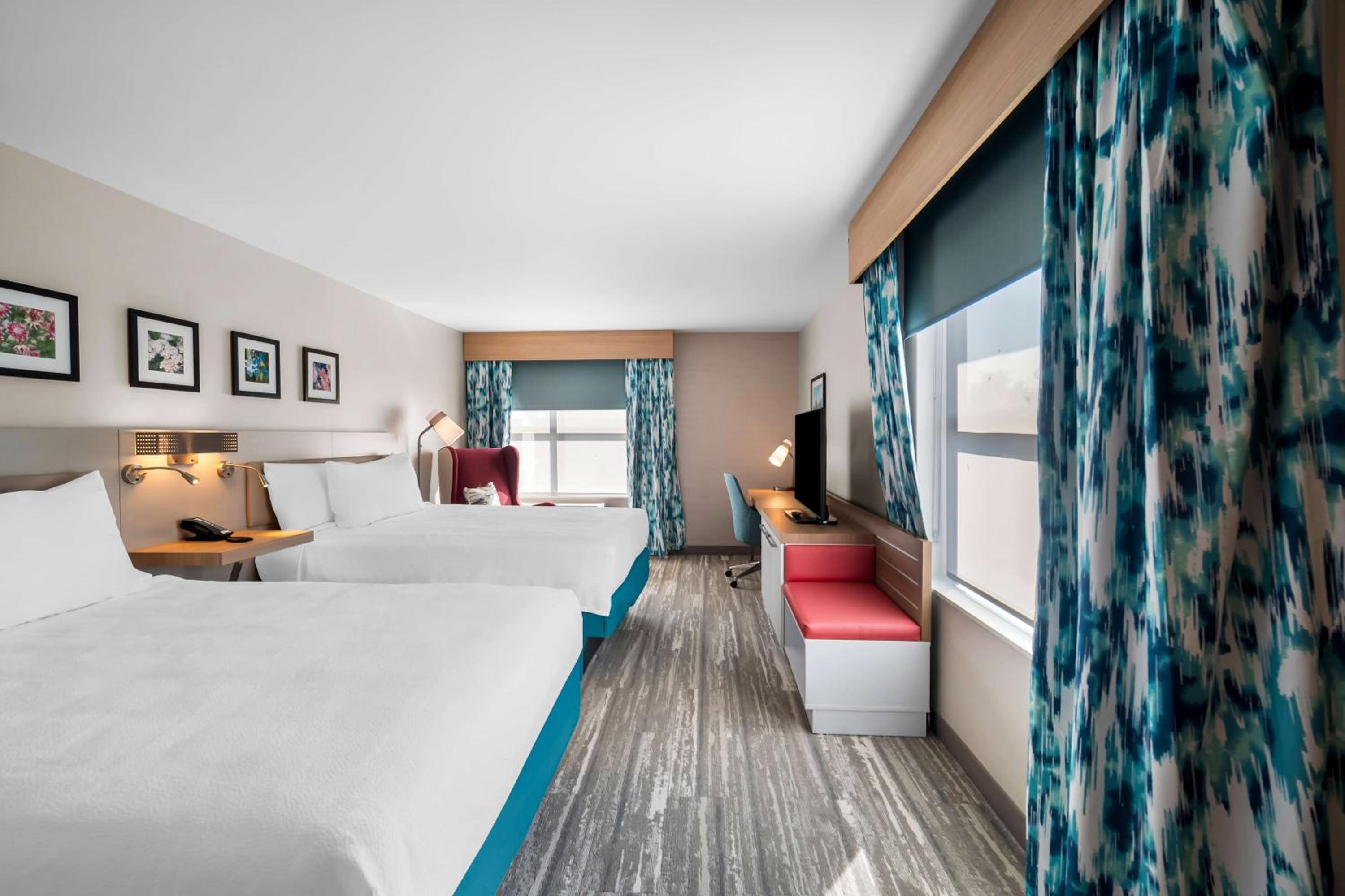 Queen Room with Two Queen Beds and Mountain View - Photo 2