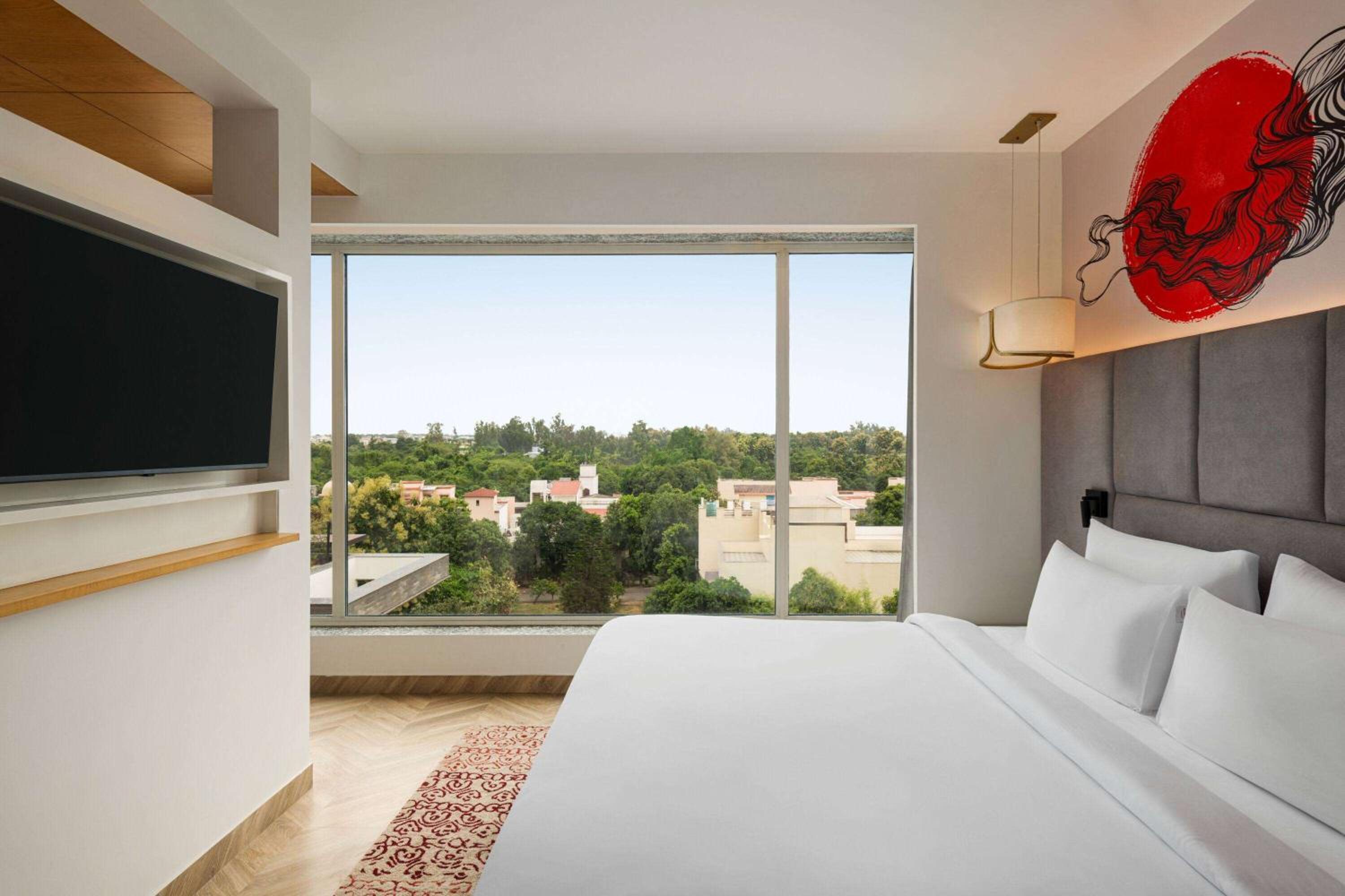 Premium King Room - Non-Smoking - Photo 6