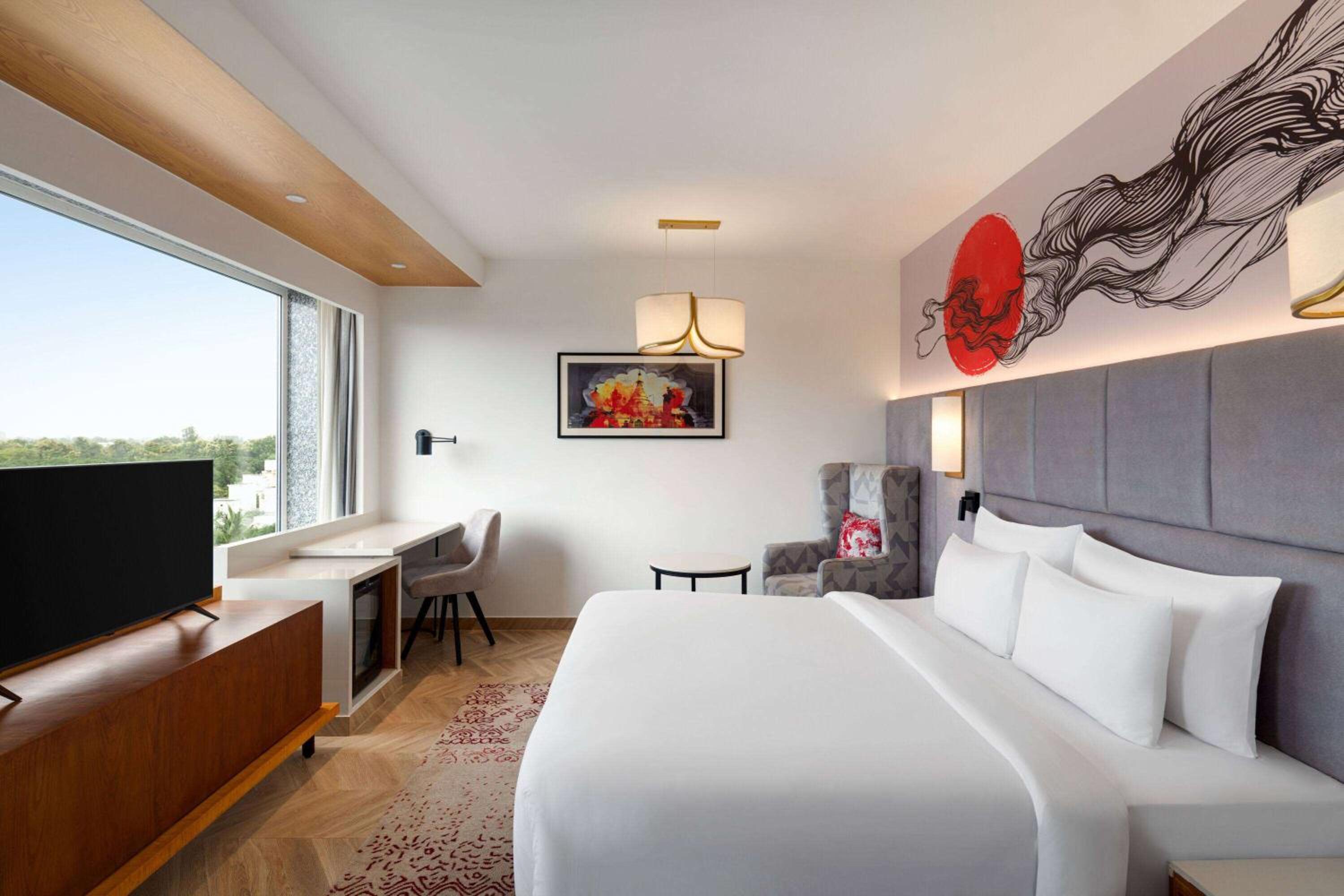 Premium King Room - Non-Smoking - Photo 5