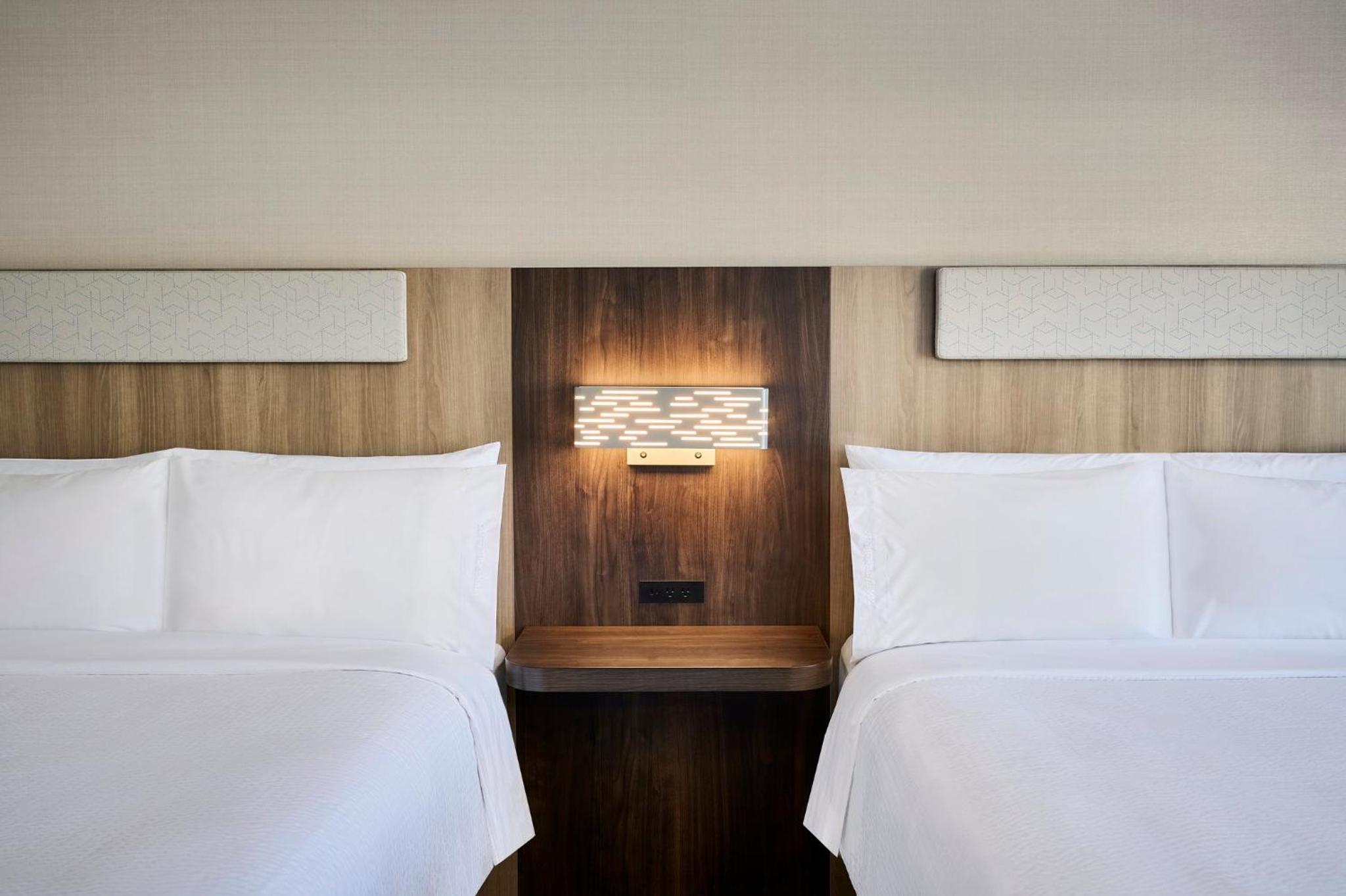 Standard Queen Room with Two Queen Beds and Walk-In Shower - Photo 8