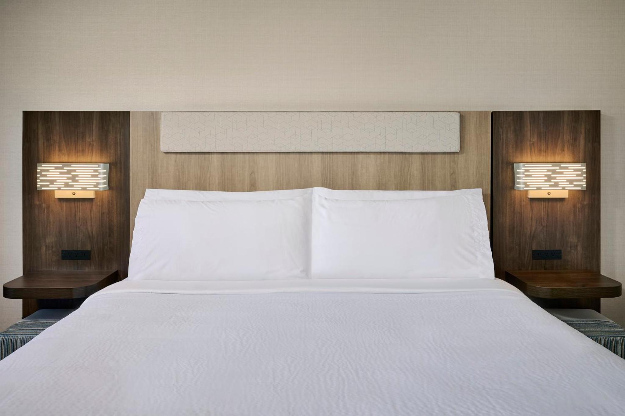 Standard King Room - Communications Accessible - Photo 3